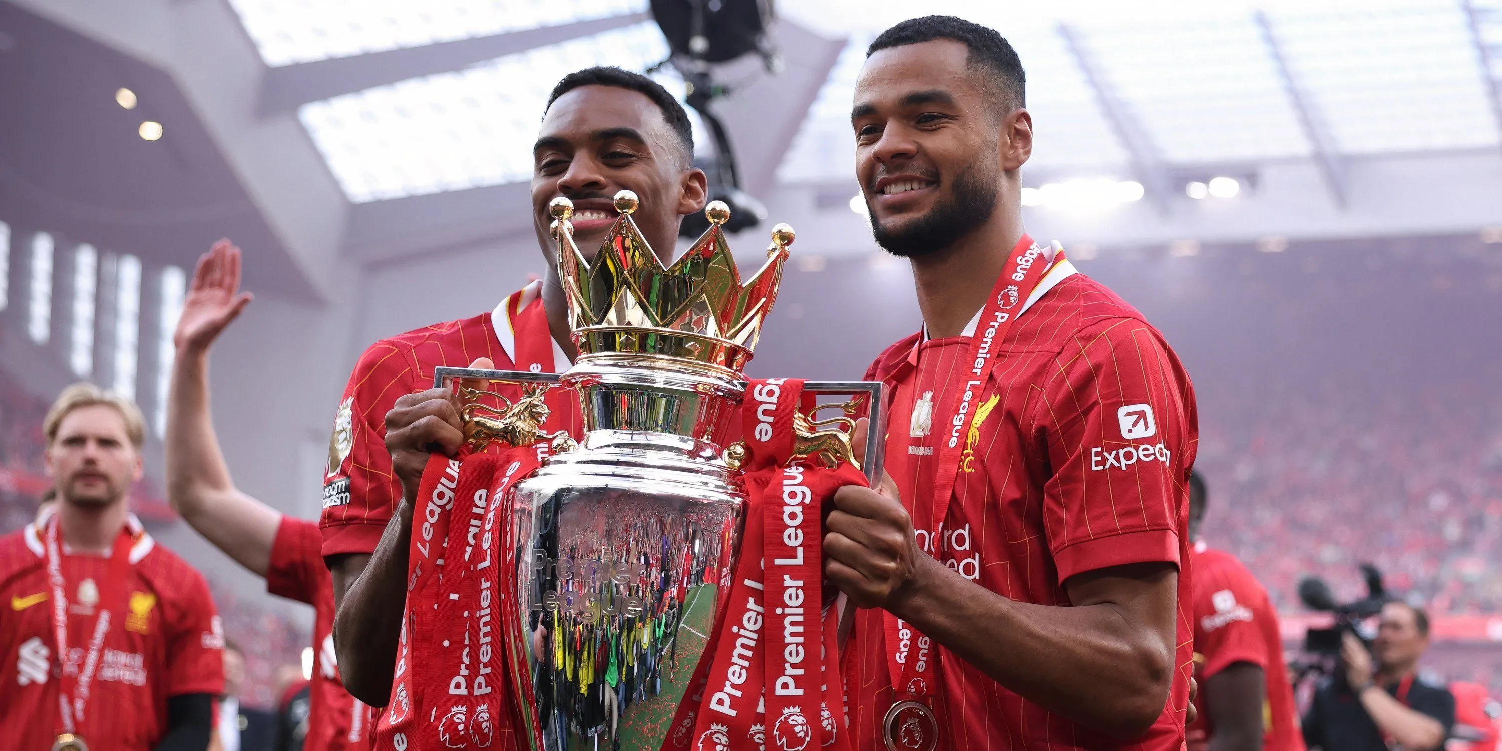 Ryan Gravenberch và Cody Gakpo trong màu áo Liverpool