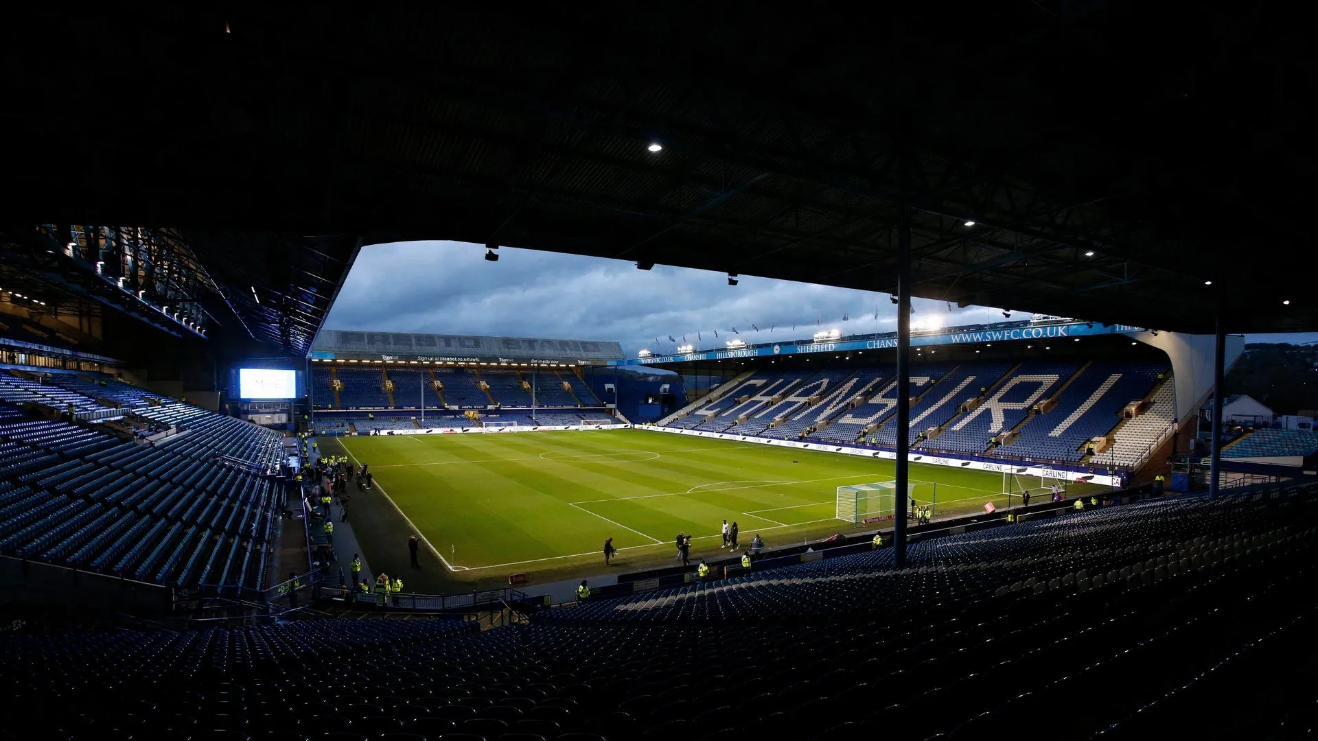 Sân vận động Hillsborough, sân nhà của Sheffield Wednesday, đang trong tình trạng hỗn loạn