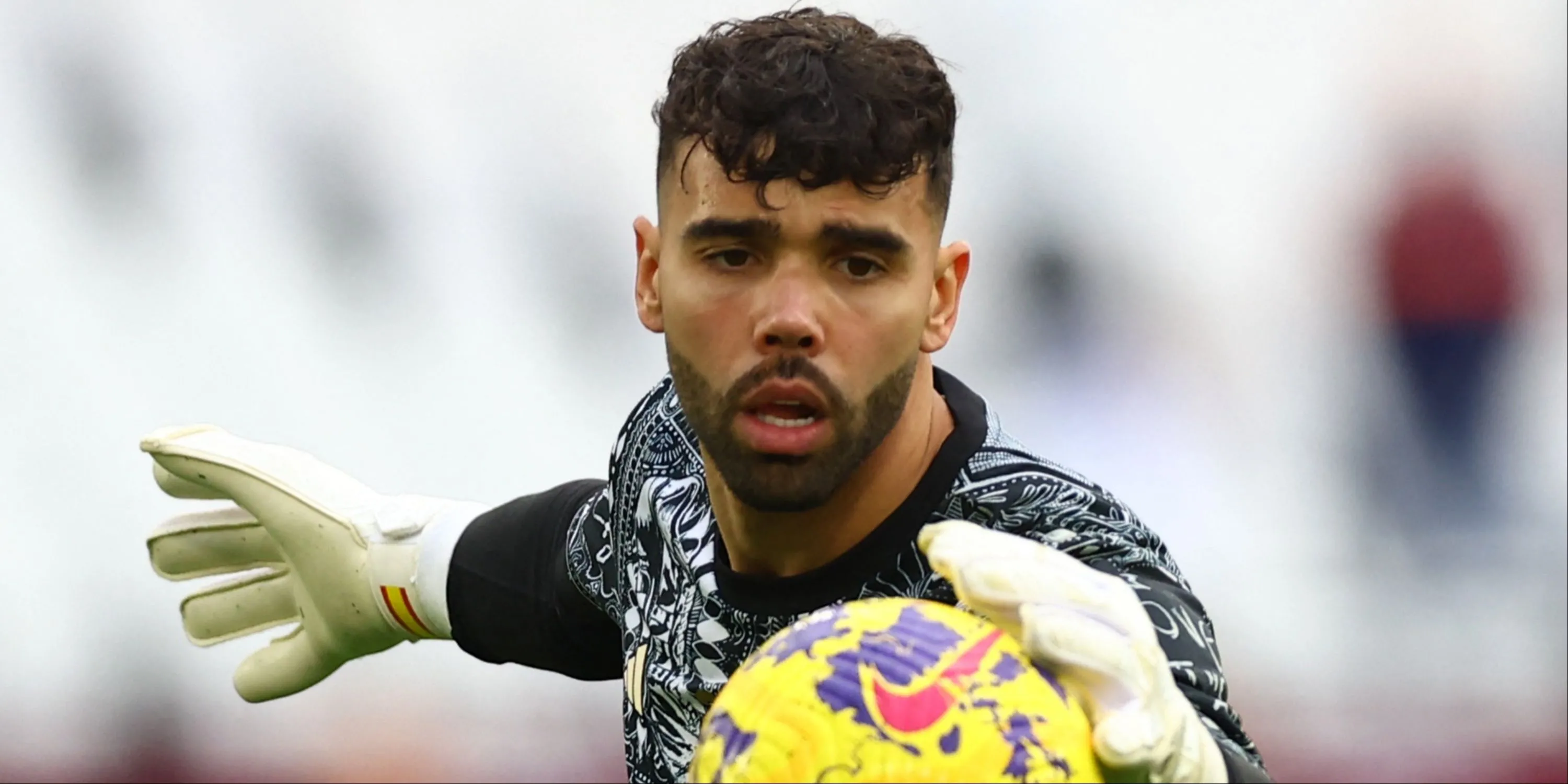 Thủ môn David Raya trong màu áo Arsenal, người giành Găng tay Vàng