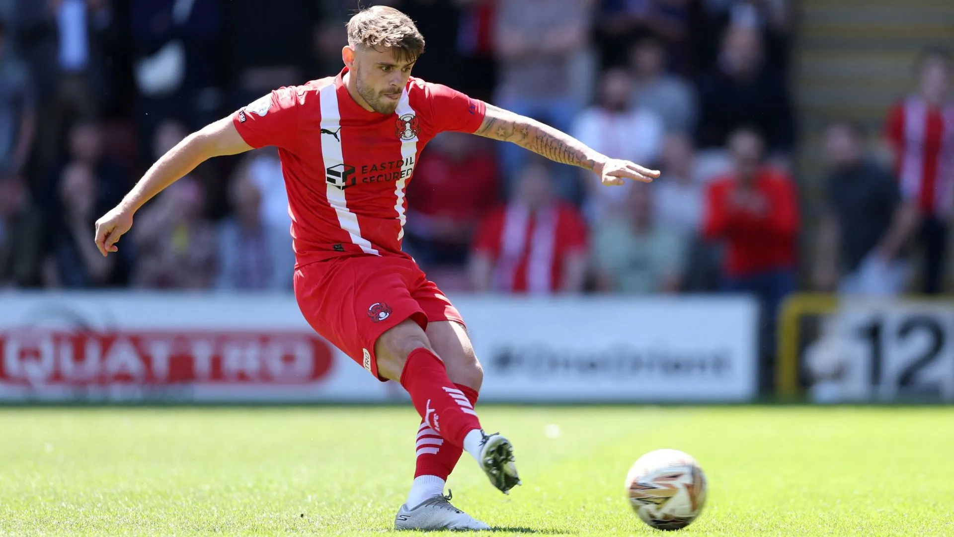 Tiền đạo Charlie Kelman, một đối thủ đáng gờm trên hàng công QPR