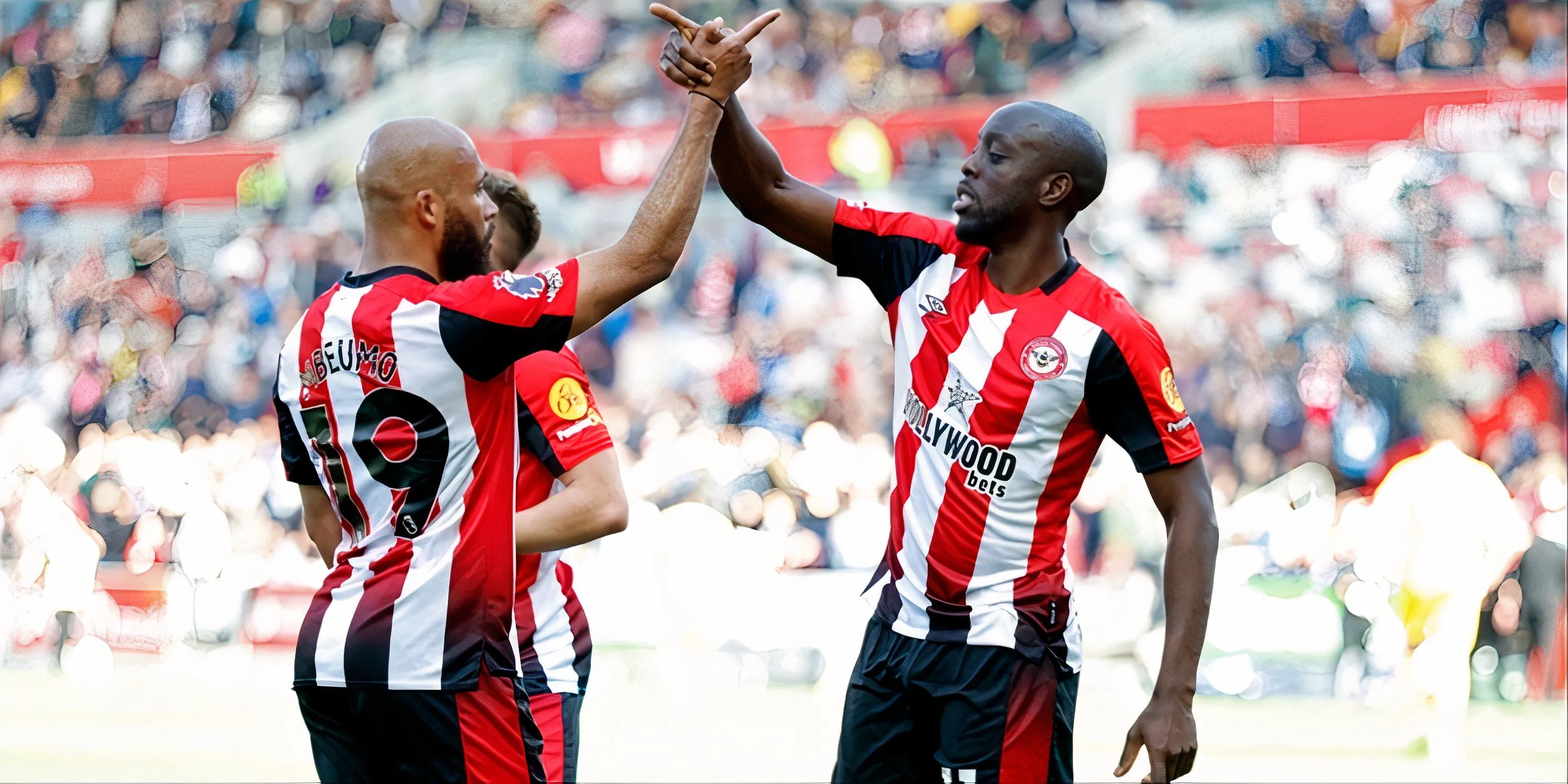 Tiền đạo Yoane Wissa cùng đồng đội Bryan Mbeumo của Brentford