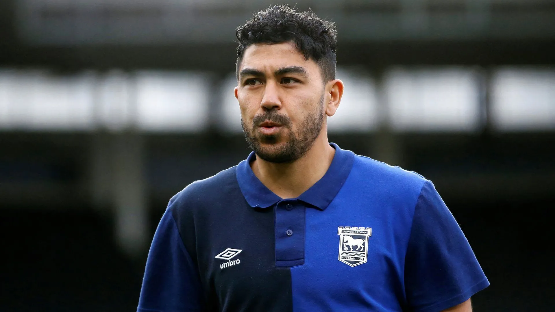Tiền vệ Massimo Luongo trong màu áo Ipswich Town