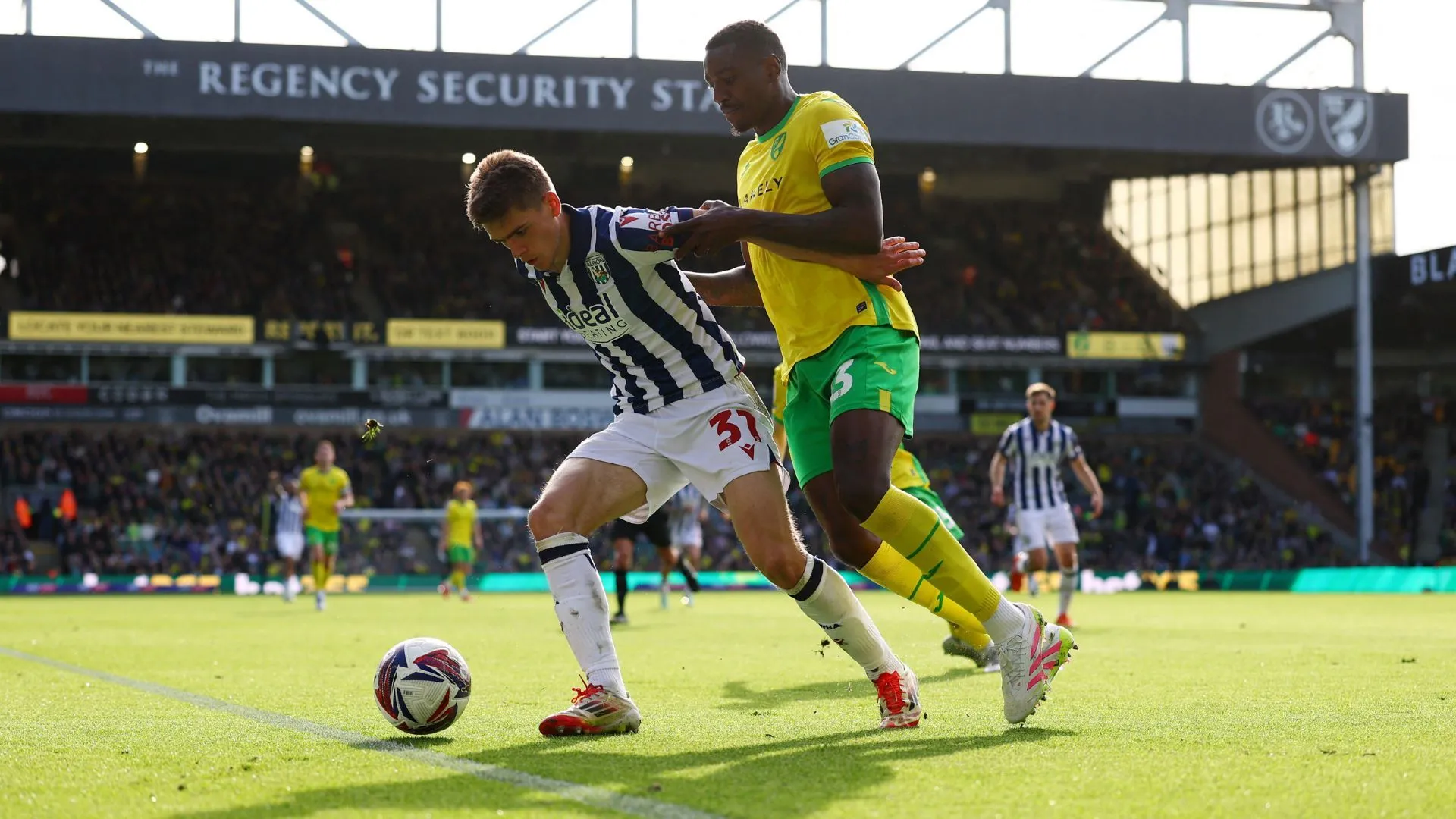 Tiền vệ Tom Fellows của West Brom, cầu thủ có số kiến tạo cao nhất Championship mùa 2024-25