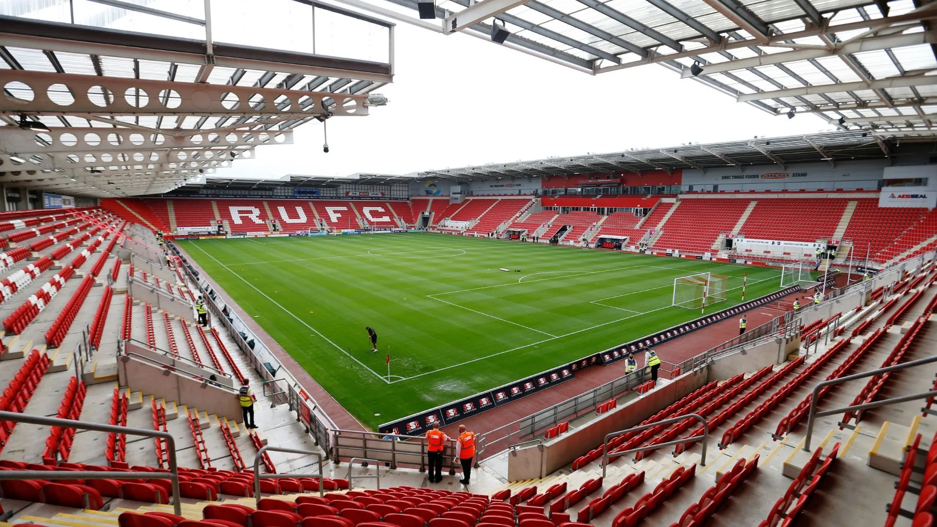 Toàn cảnh sân New York Stadium của Rotherham United