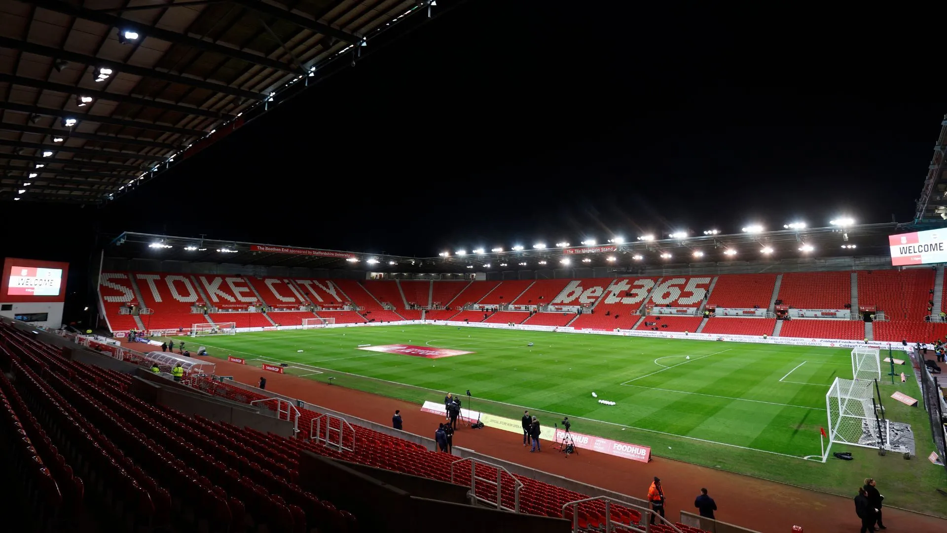 Toàn cảnh sân vận động bet365, sân nhà của Stoke City.