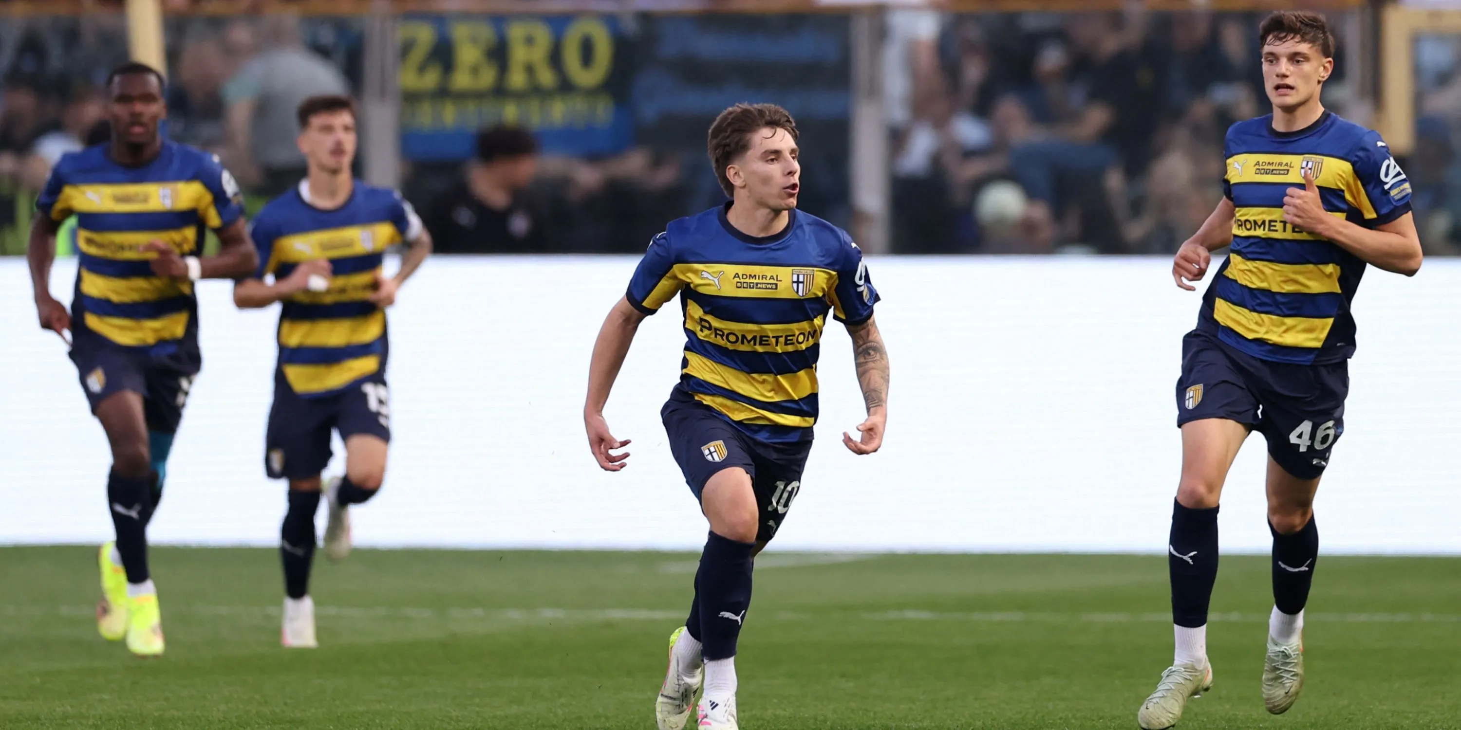 Trung vệ trẻ Giovanni Leoni của Parma, mục tiêu chuyển nhượng tiềm năng của Liverpool.