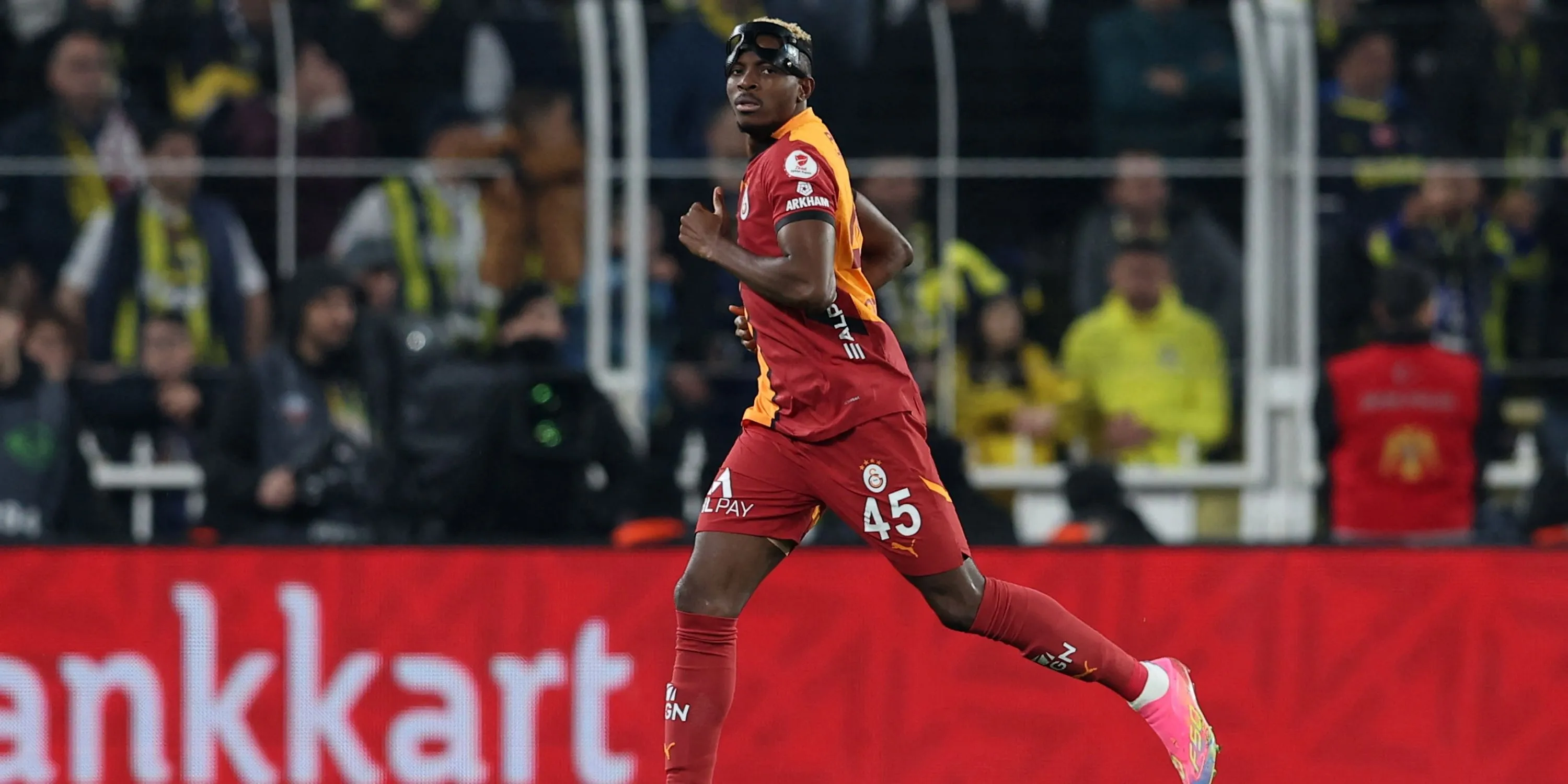 Victor Osimhen ăn mừng bàn thắng trong màu áo Galatasaray
