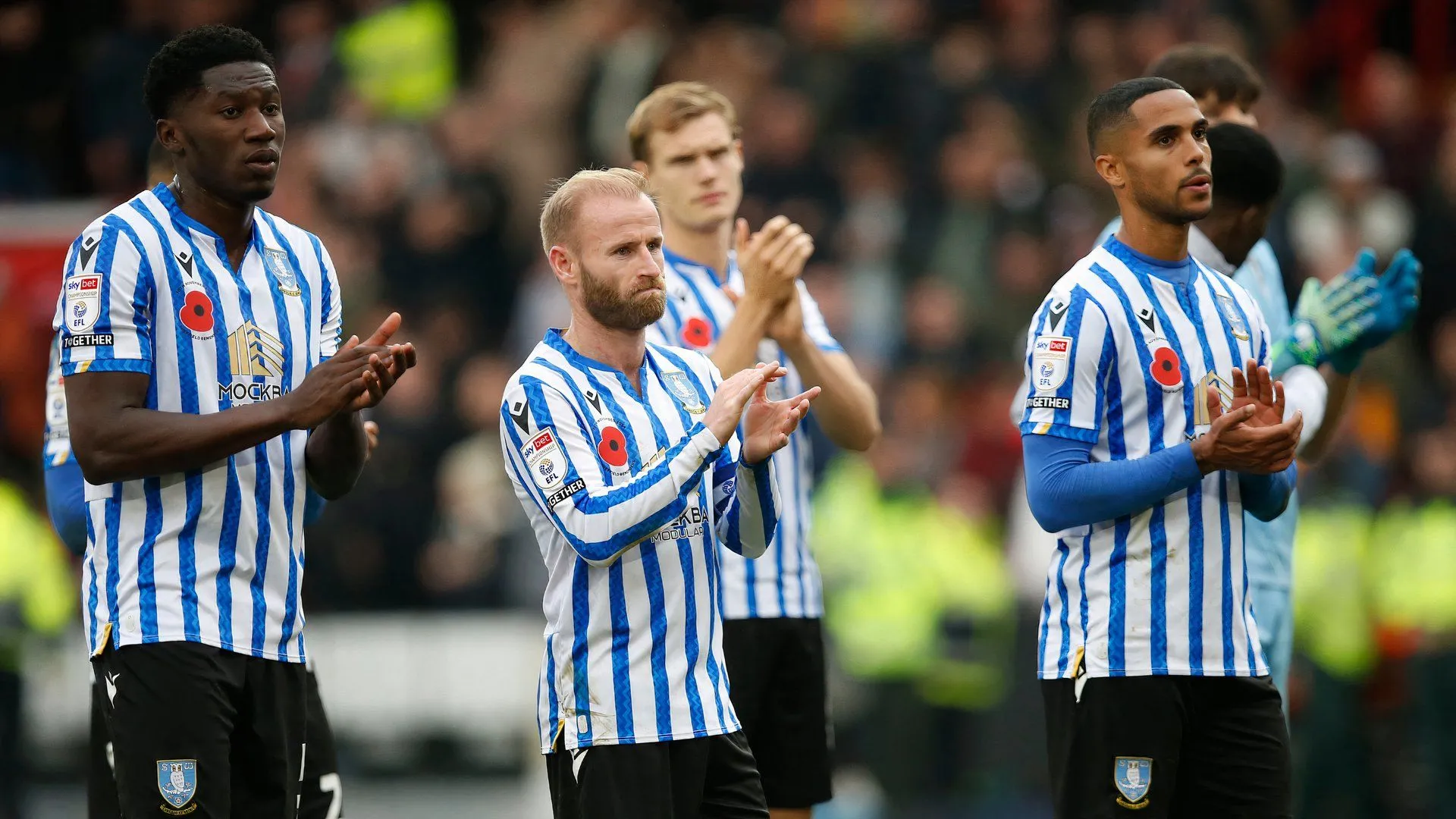 Barry Bannan và Max Lowe trong màu áo Sheffield Wednesday tại Championship