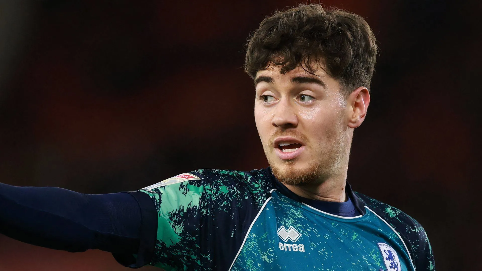 Cầu thủ Hayden Hackney trong màu áo Middlesbrough thi đấu tại Championship.