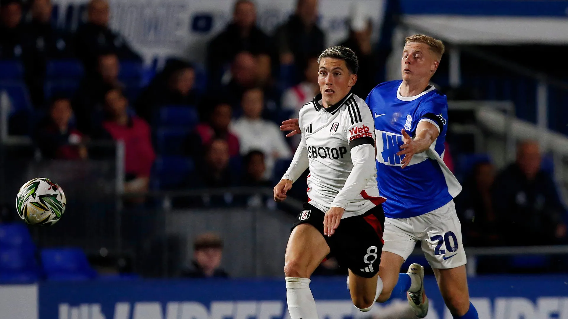 Harry Wilson thi đấu cho Fulham trong trận gặp Birmingham City