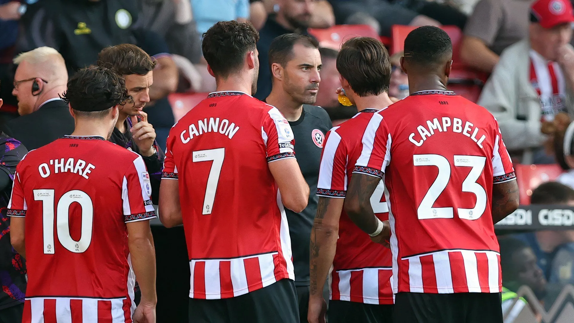 Huấn luyện viên Ruben Selles cùng các cầu thủ Sheffield United đối mặt áp lực từ phong độ kém cỏi
