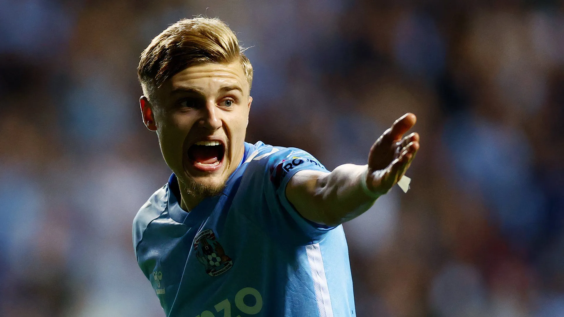 Norman Bassette thi đấu cho Coventry City, anh cần cơ hội ra sân để phát triển tiềm năng.