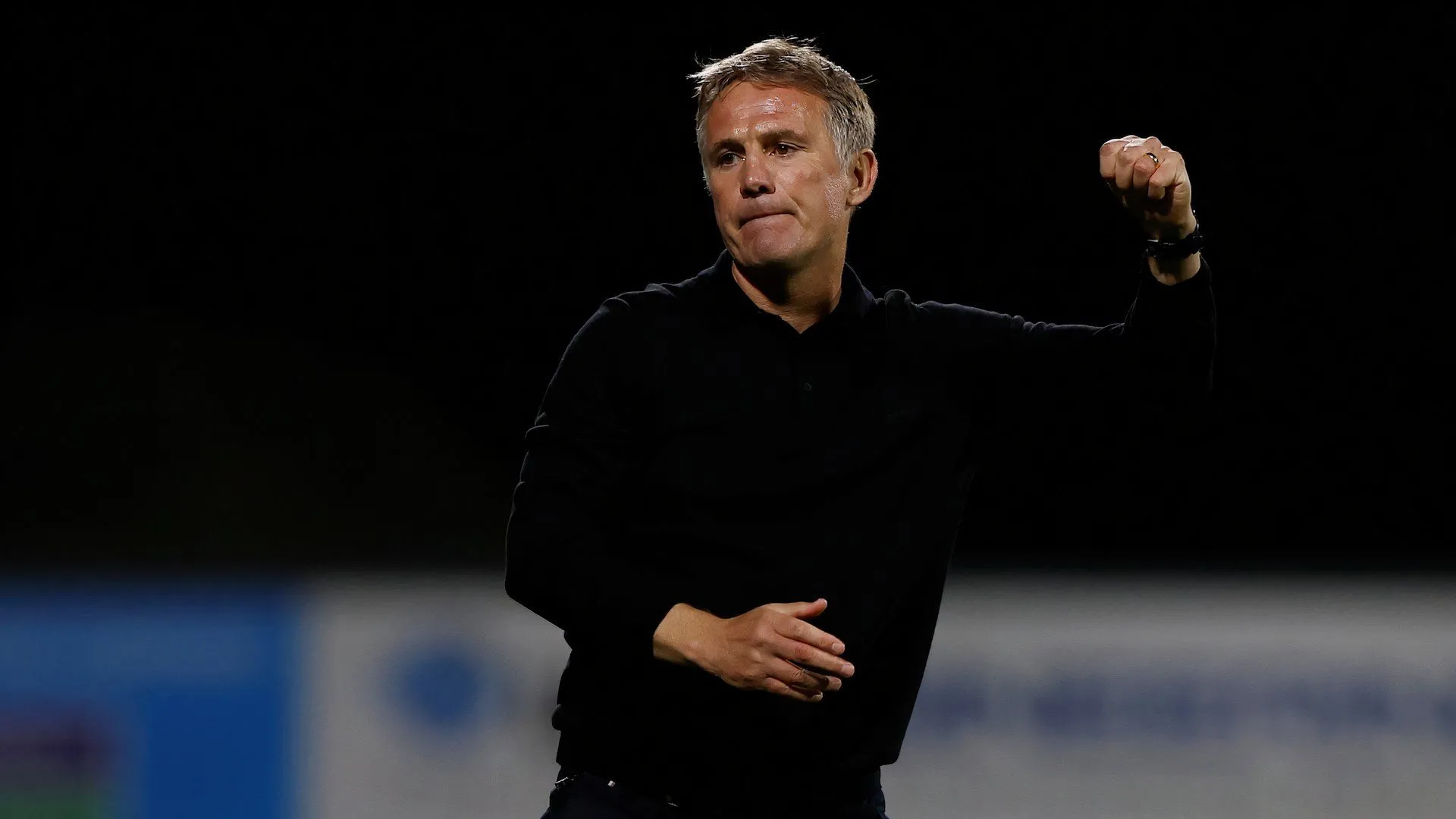 Phil Parkinson ăn mừng cùng Wrexham