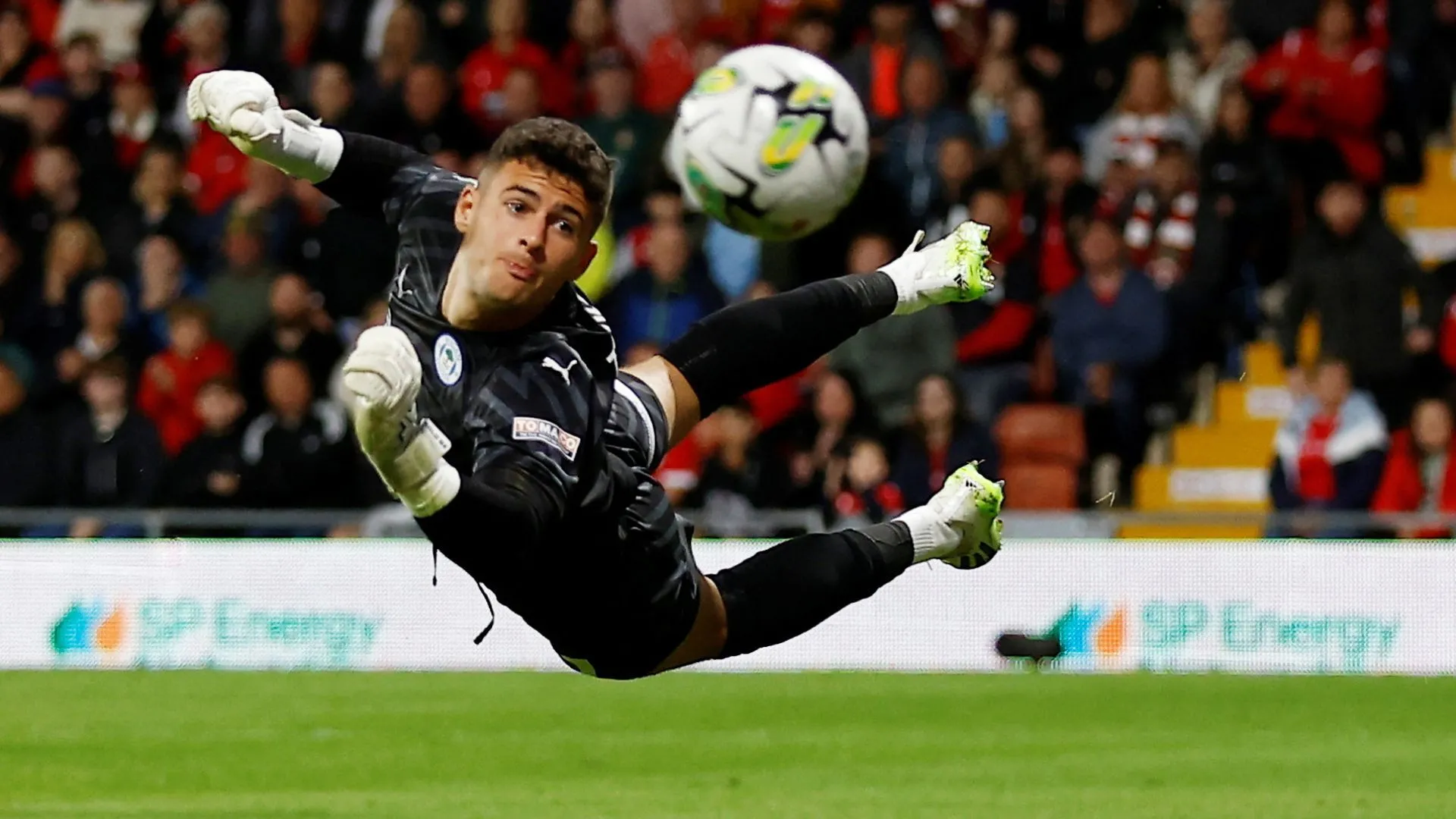 Sam Tickle Wigan Athletic thủ môn xuất sắc League One