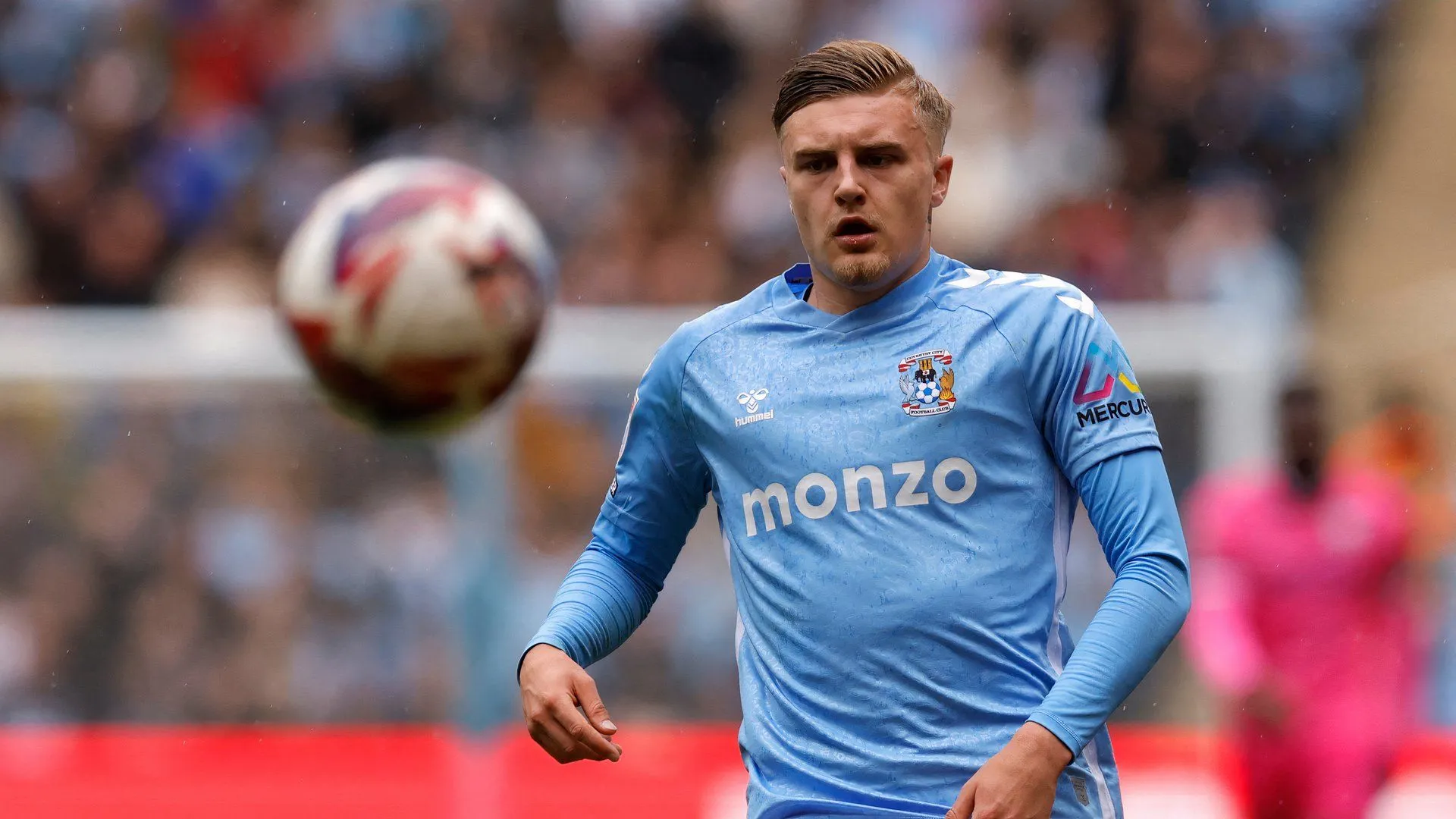 Tiền đạo trẻ Norman Bassette của Coventry City đang được Utrecht quan tâm cho mượn.
