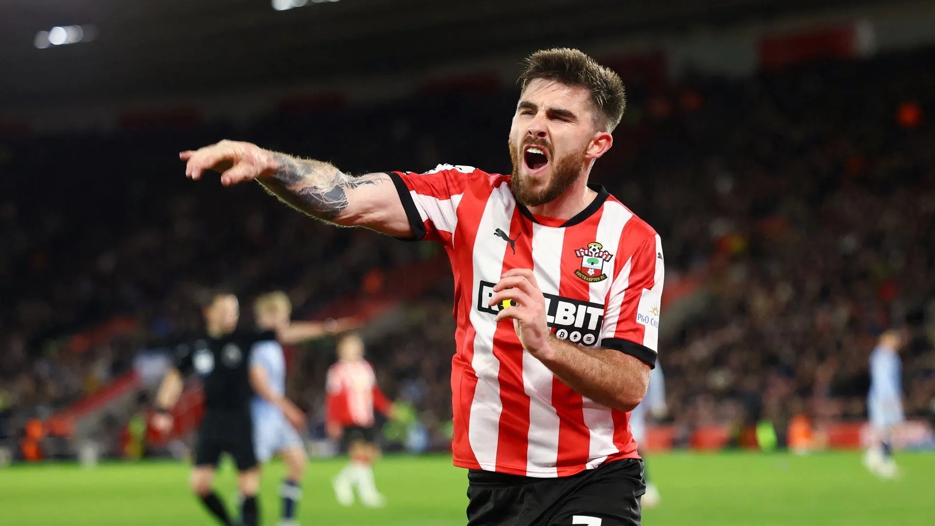 Hậu vệ cánh Ryan Manning thi đấu cho Southampton