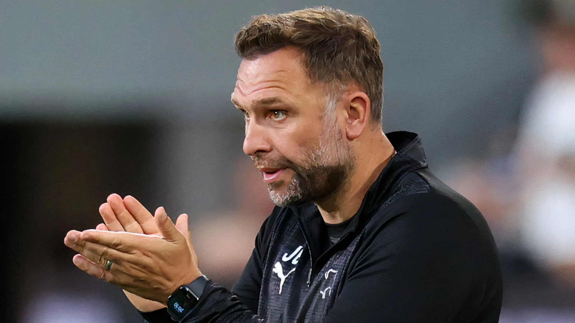 HLV John Eustace của Derby County trên sân