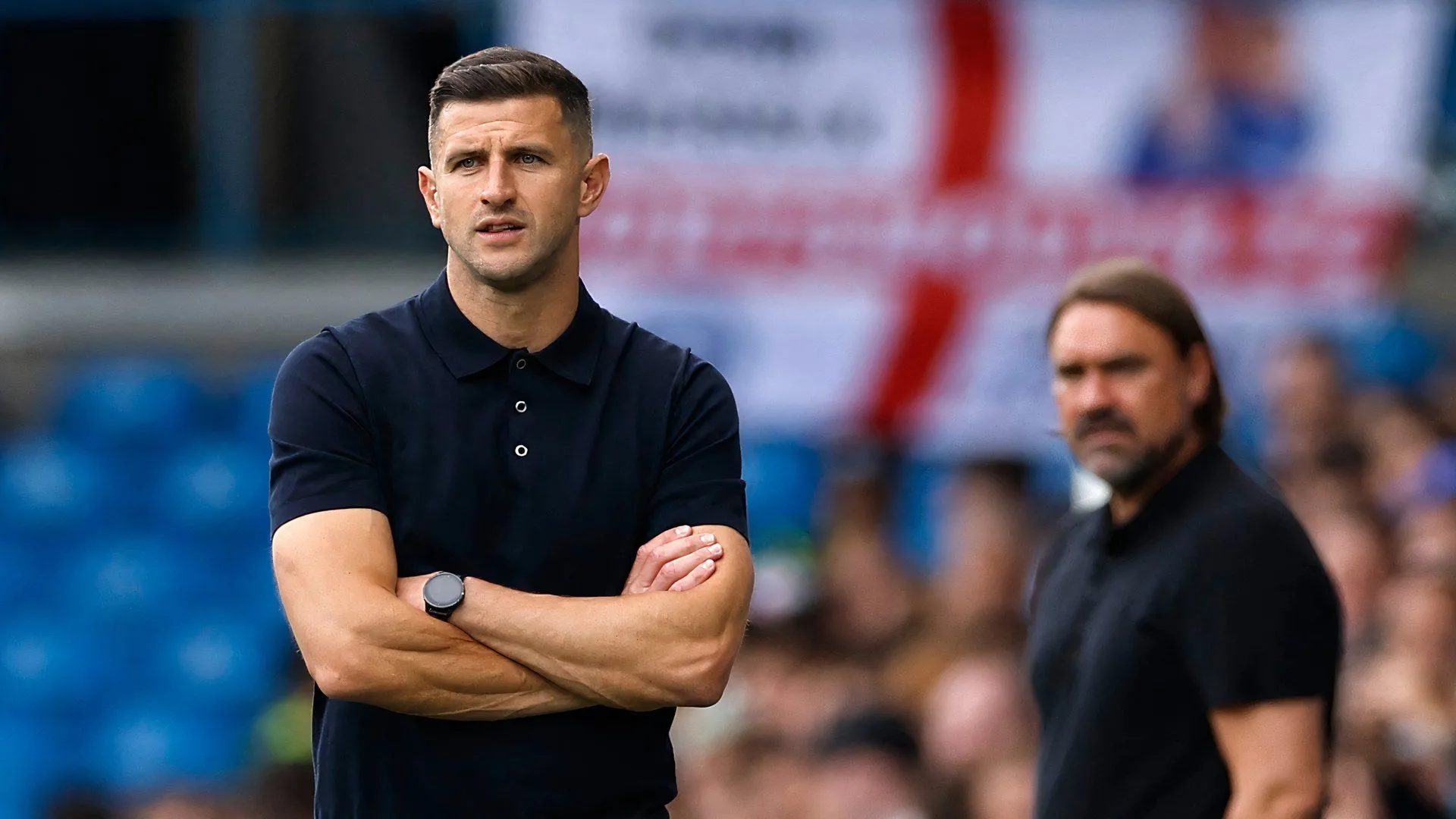 Huấn luyện viên John Mousinho của Portsmouth, người đang dẫn dắt đội bóng có khởi đầu mạnh mẽ tại Championship, chuẩn bị cho trận derby căng thẳng.