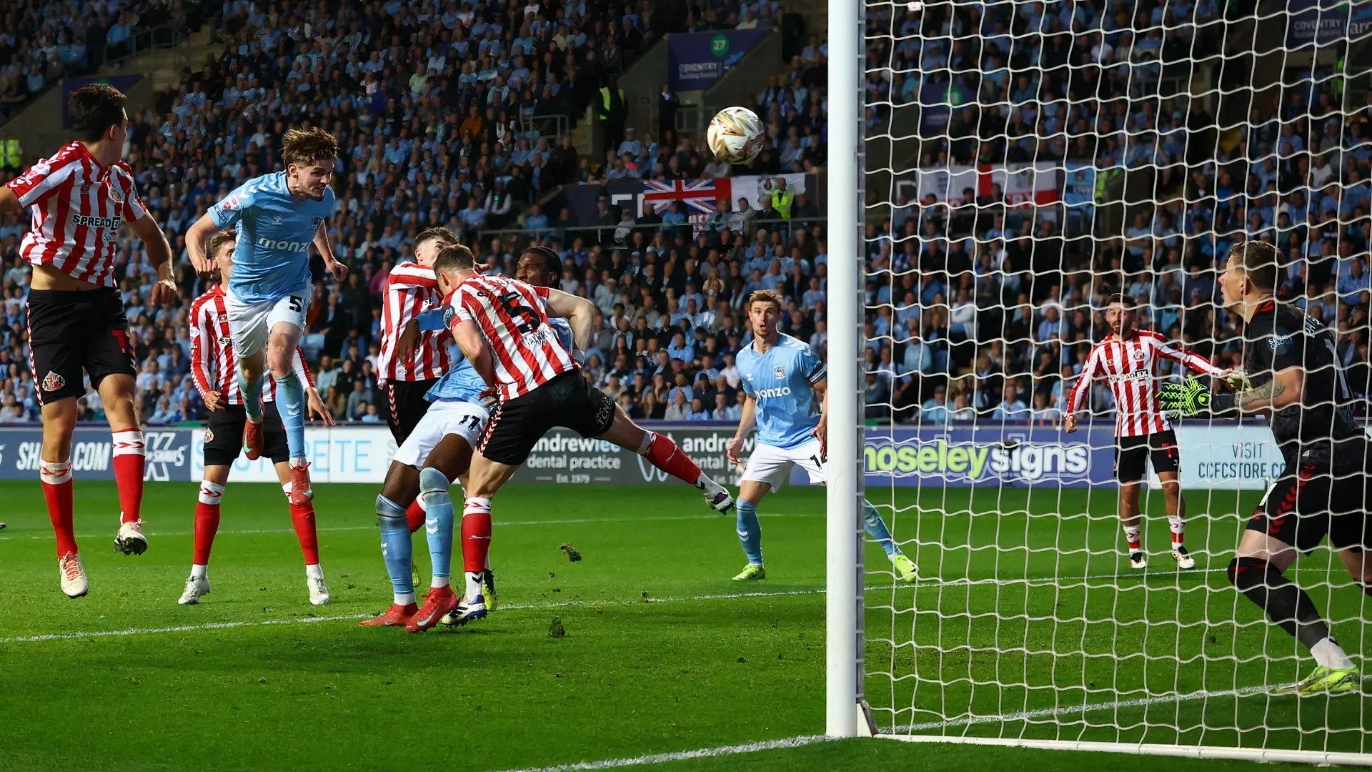 Jack Rudoni ghi bàn cho Coventry City, nhạc trưởng tấn công tài năng