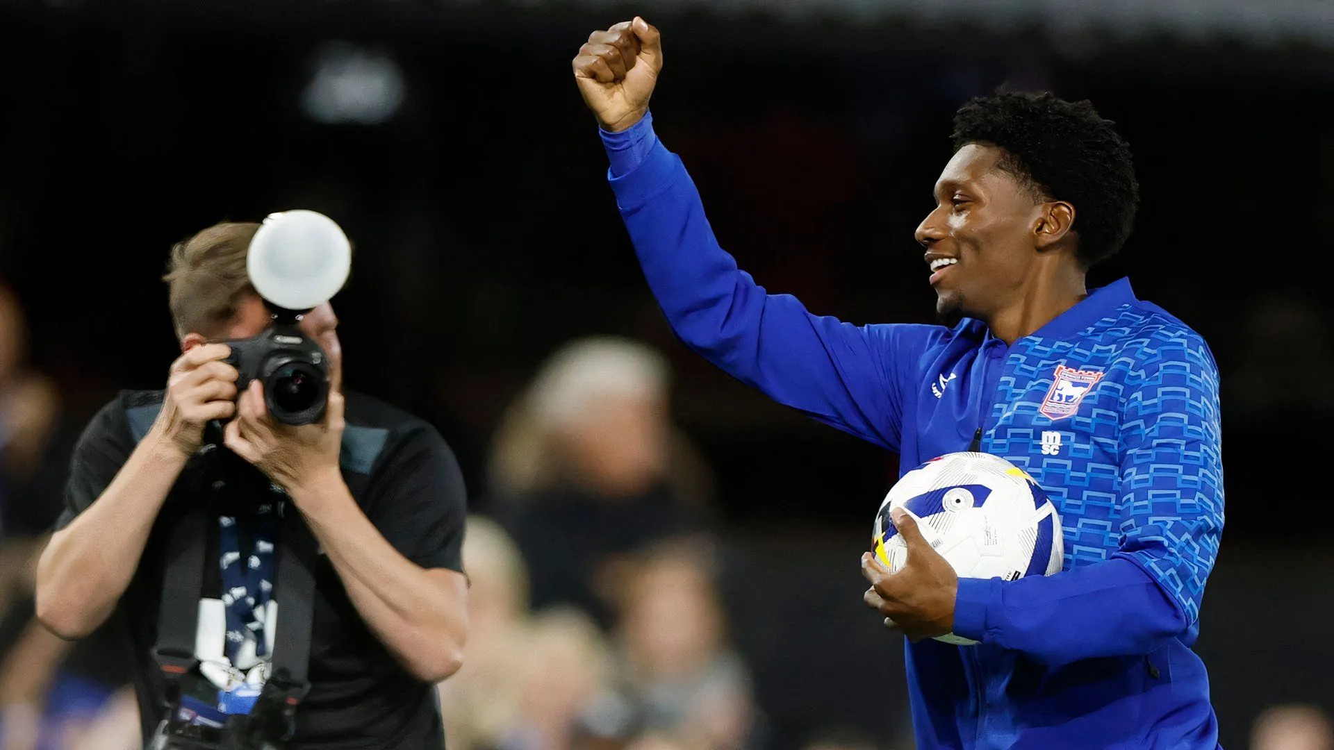 Jaden Philogene lập hat-trick cho Ipswich Town, cầu thủ chạy cánh đầy bùng nổ