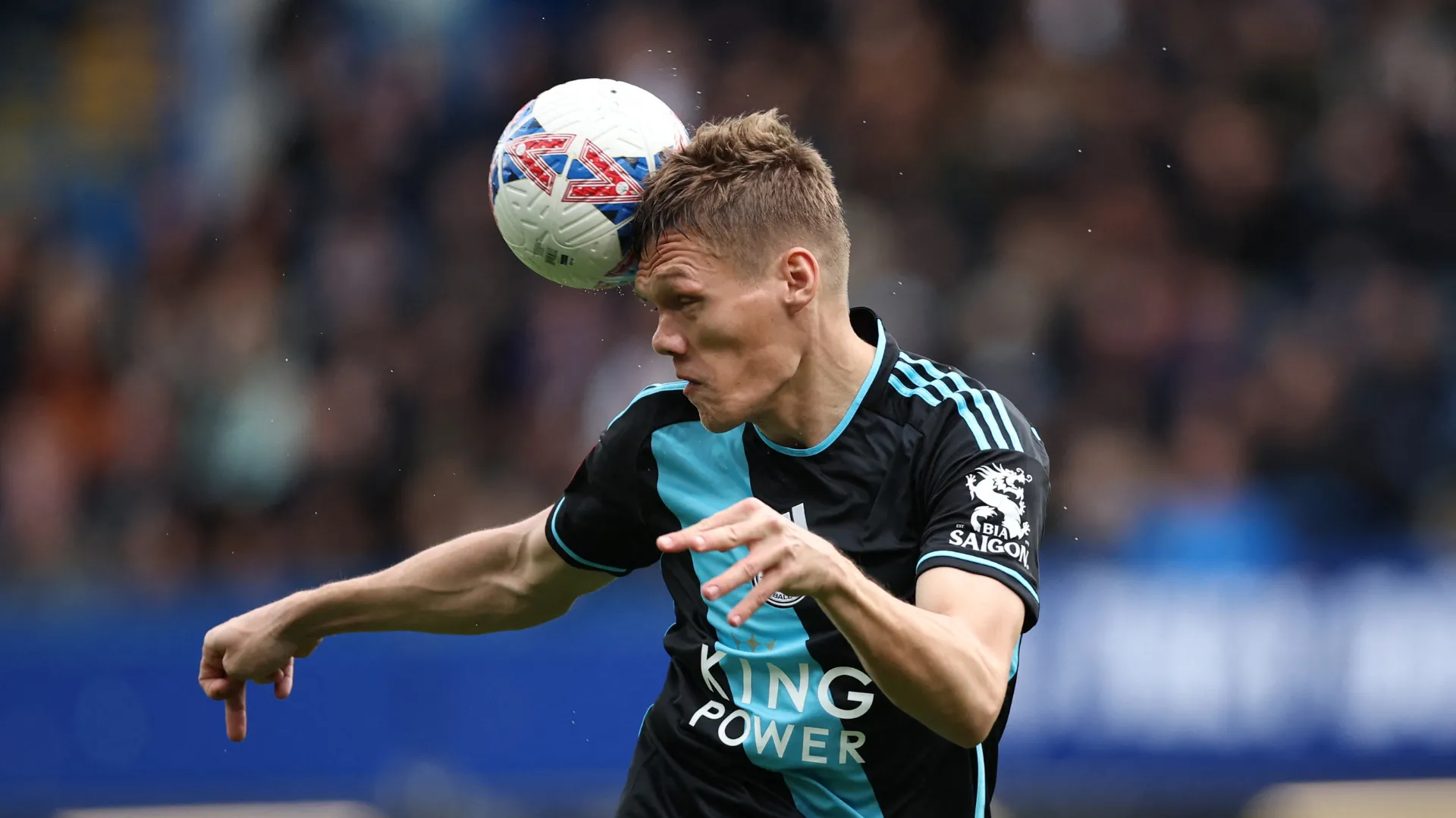 Jannik Vestergaard, trung vệ Đan Mạch của Leicester City, với mức lương cao tại Championship.