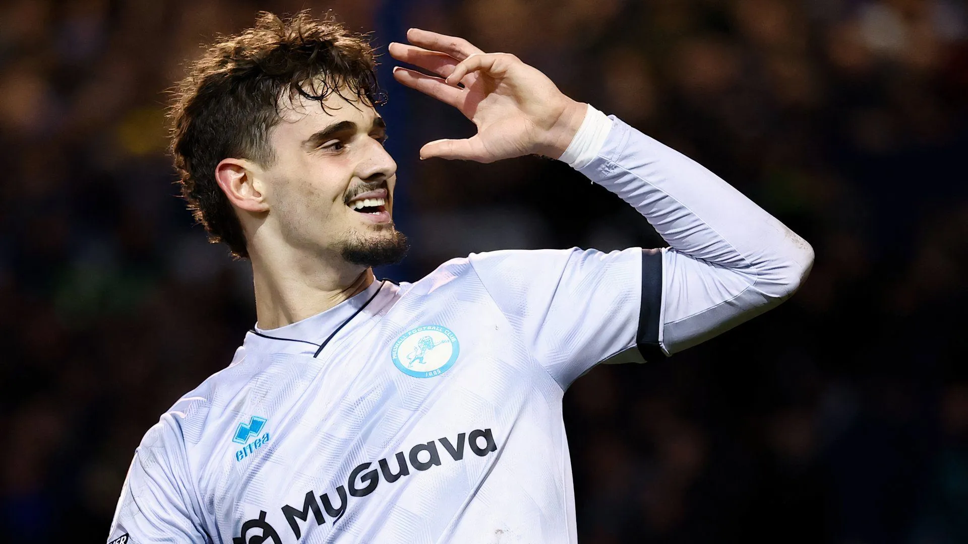 Mihailo Ivanovic, tài năng trẻ của Millwall trong một trận đấu