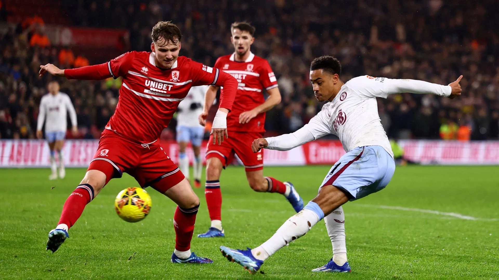 Rav van den Berg thi đấu cho Middlesbrough