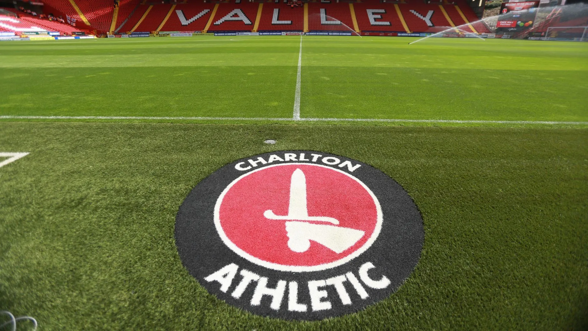 Sân vận động The Valley của Charlton Athletic, biểu tượng của câu lạc bộ với chiến lược phát triển tài năng trẻ