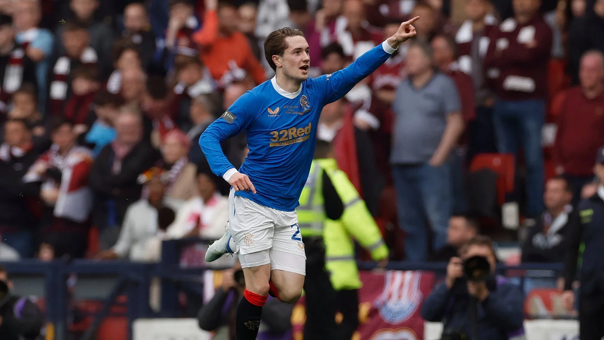 Scott Wright thi đấu cho Rangers trước khi chuyển đến Birmingham City