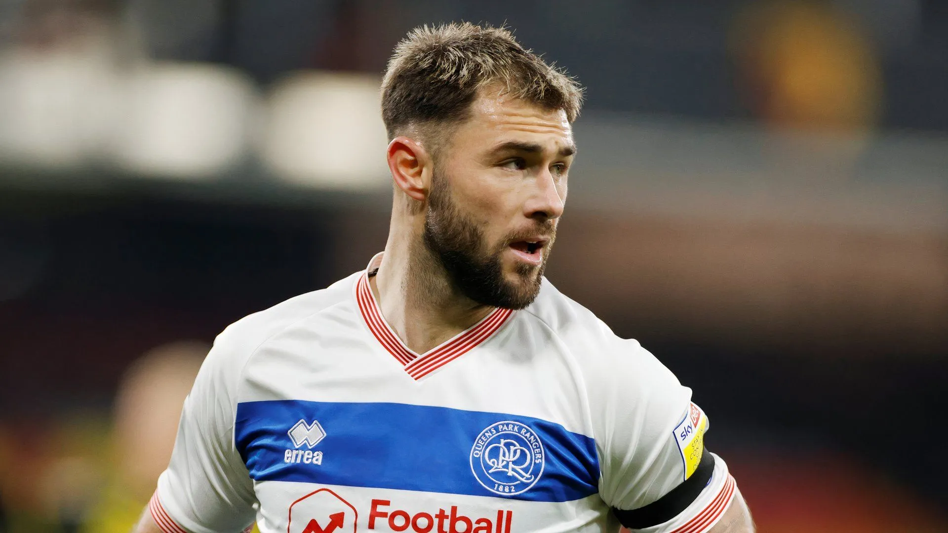 Tiền đạo Charlie Austin trong màu áo Queens Park Rangers