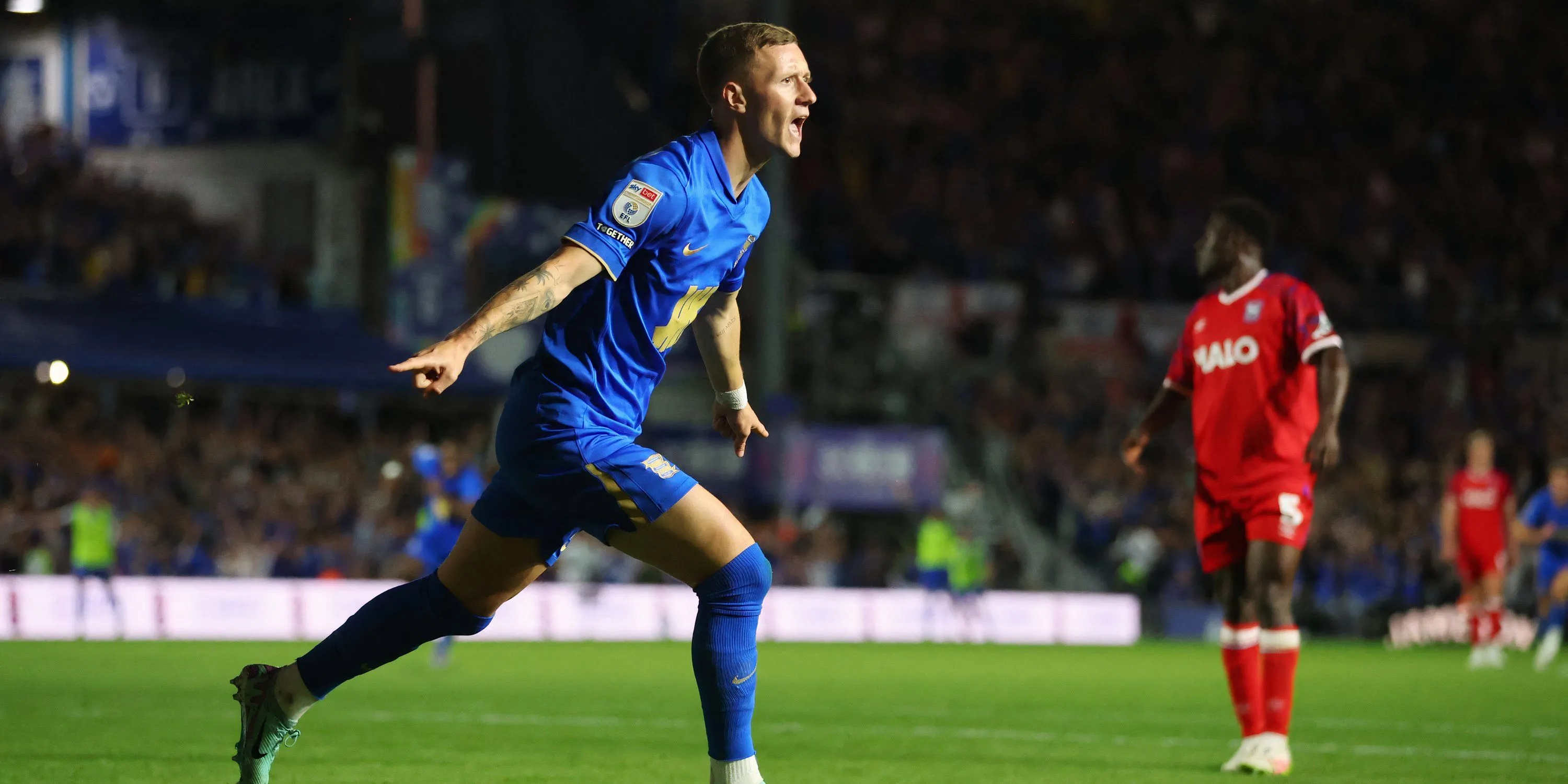Tiền đạo Jay Stansfield thi đấu cho Birmingham City, cầu thủ quan trọng trên hàng công.