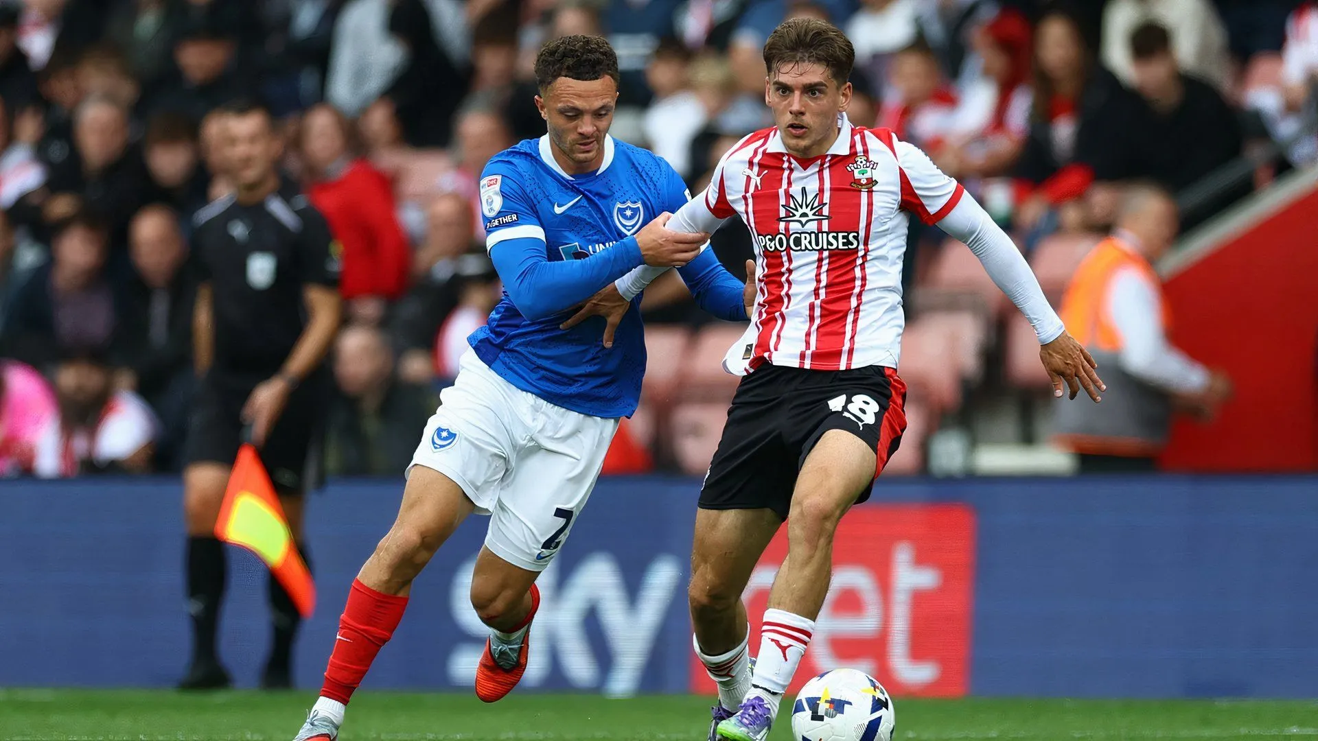 Tiền vệ cánh Tom Fellows của Southampton FC