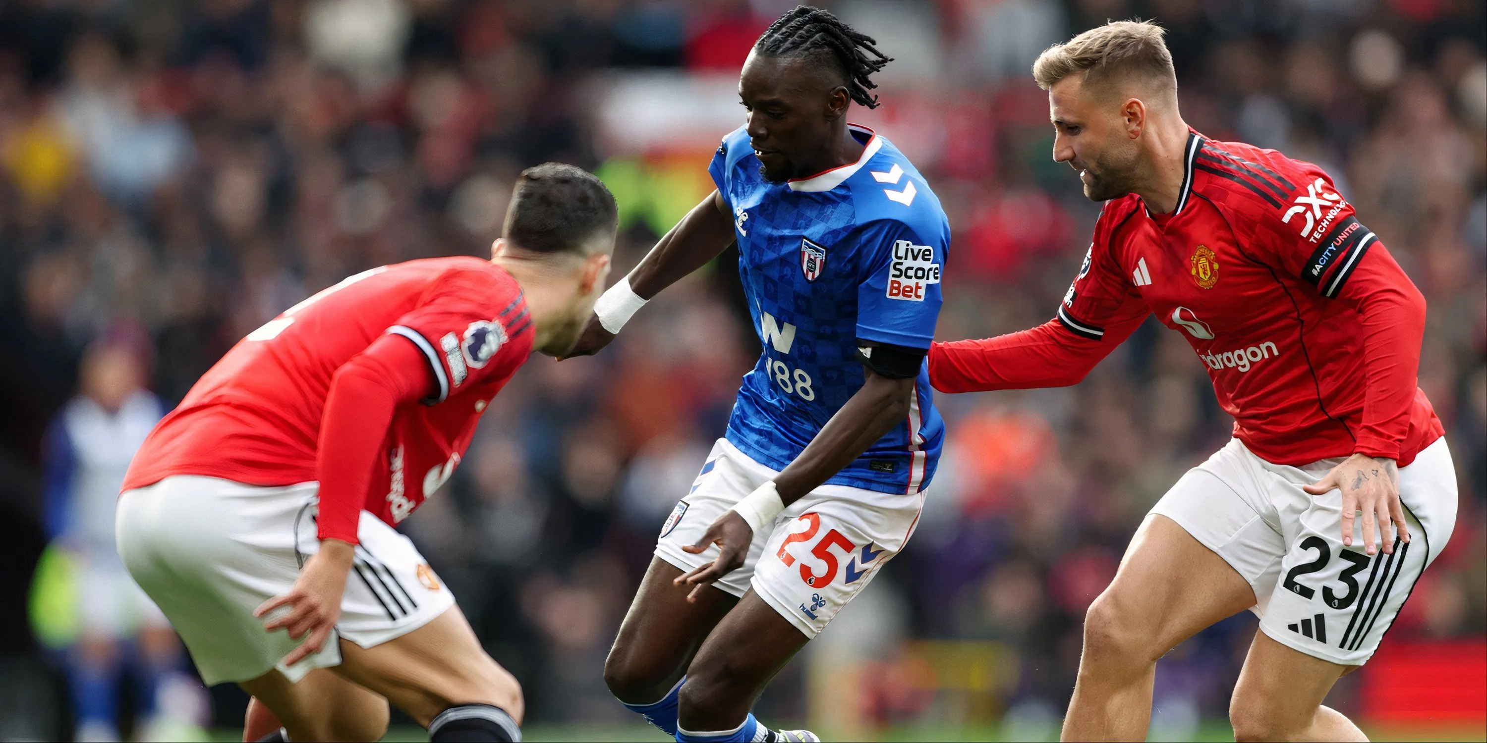 Bertrand Traore trong trận gặp Wolves: thống kê và hiệu suất thấp