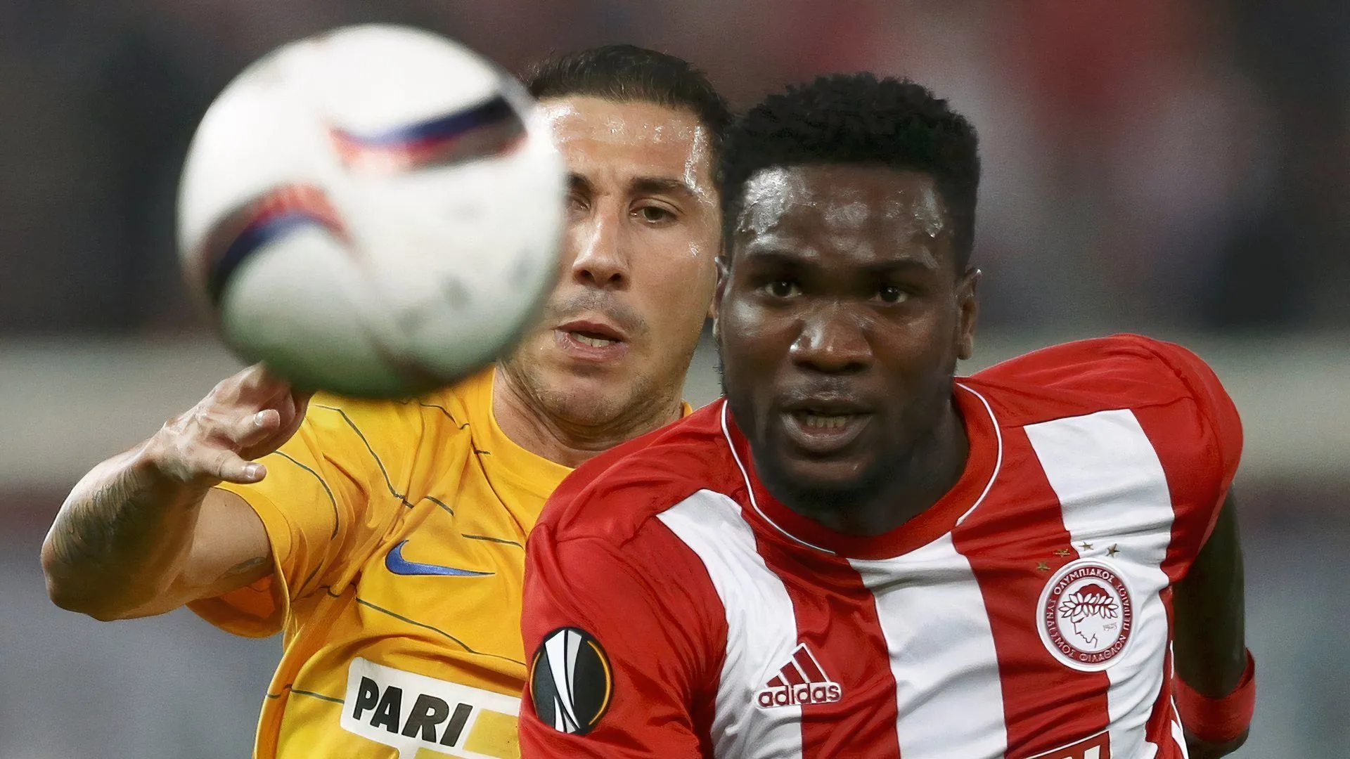 Brown Ideye khoác áo Olympiacos sau khi rời West Brom vào hè 2015