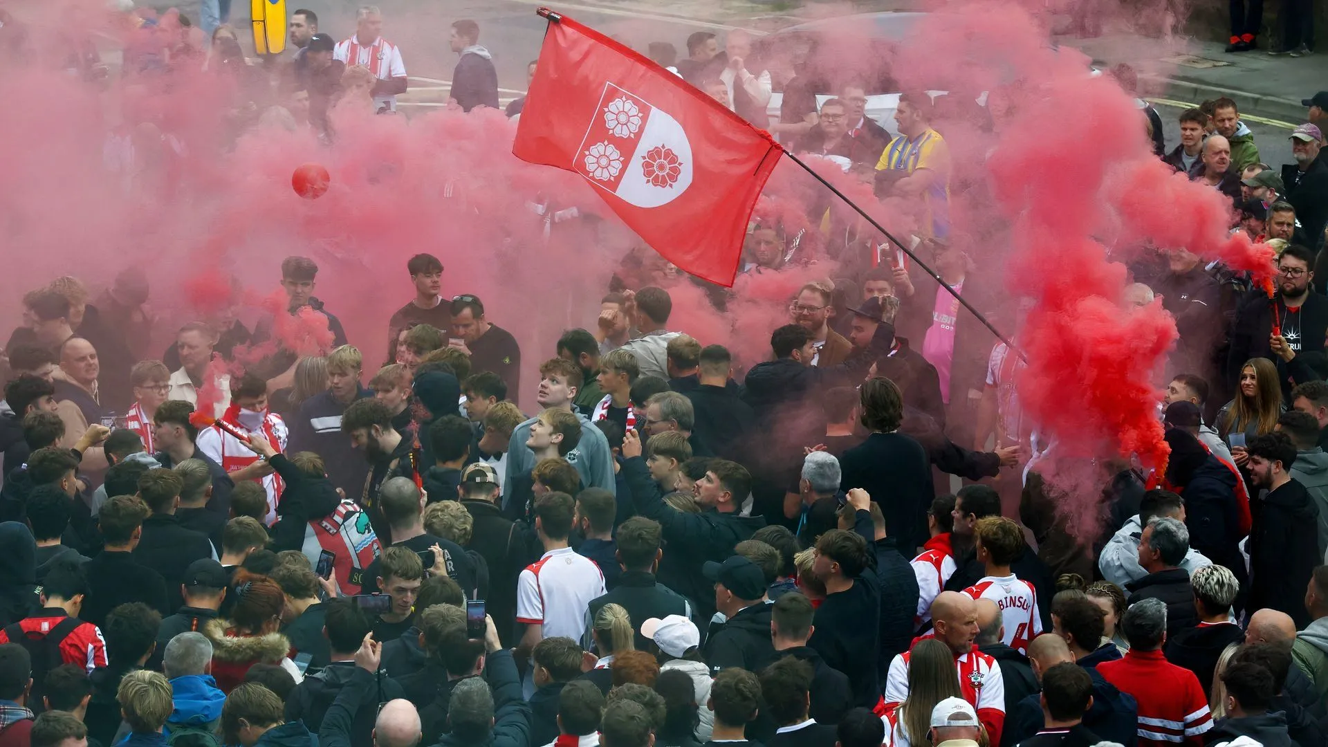 CĐV Southampton bày tỏ sự bất mãn trên mạng xã hội sau thất bại trước Blackburn