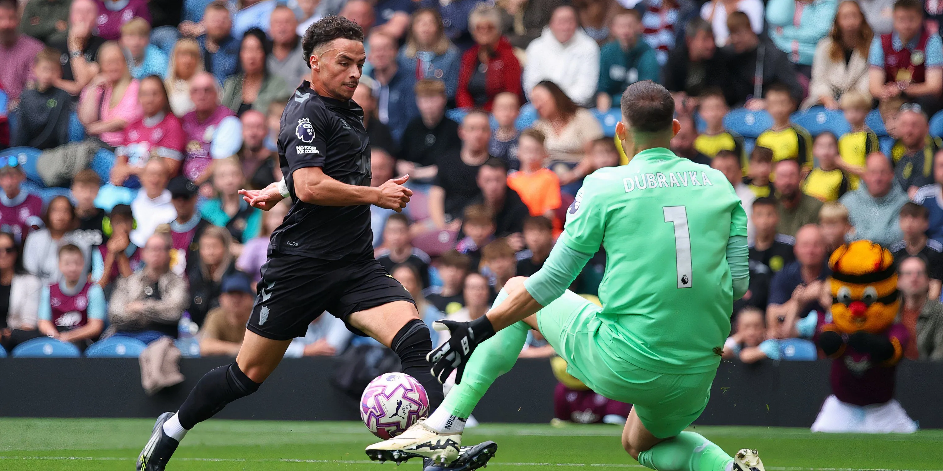 Chemsdine Talbi trong màu áo Sunderland: tân binh gây ấn tượng với lối chơi đẩy nhanh