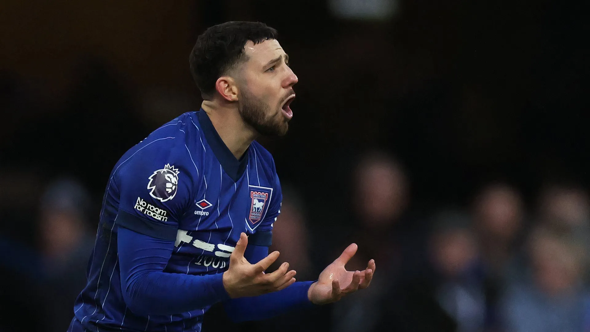 Conor Chaplin trong màu áo Ipswich Town, tiền đạo đang thi đấu theo hợp đồng cho mượn tại Portsmouth