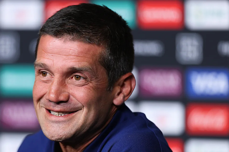 Cristian Chivu Định Hình Thế Hệ Mới Tại Inter Milan, Khi Các Cựu Giáo Chức Đối Mặt Tương Lai Không Chắc Chắn