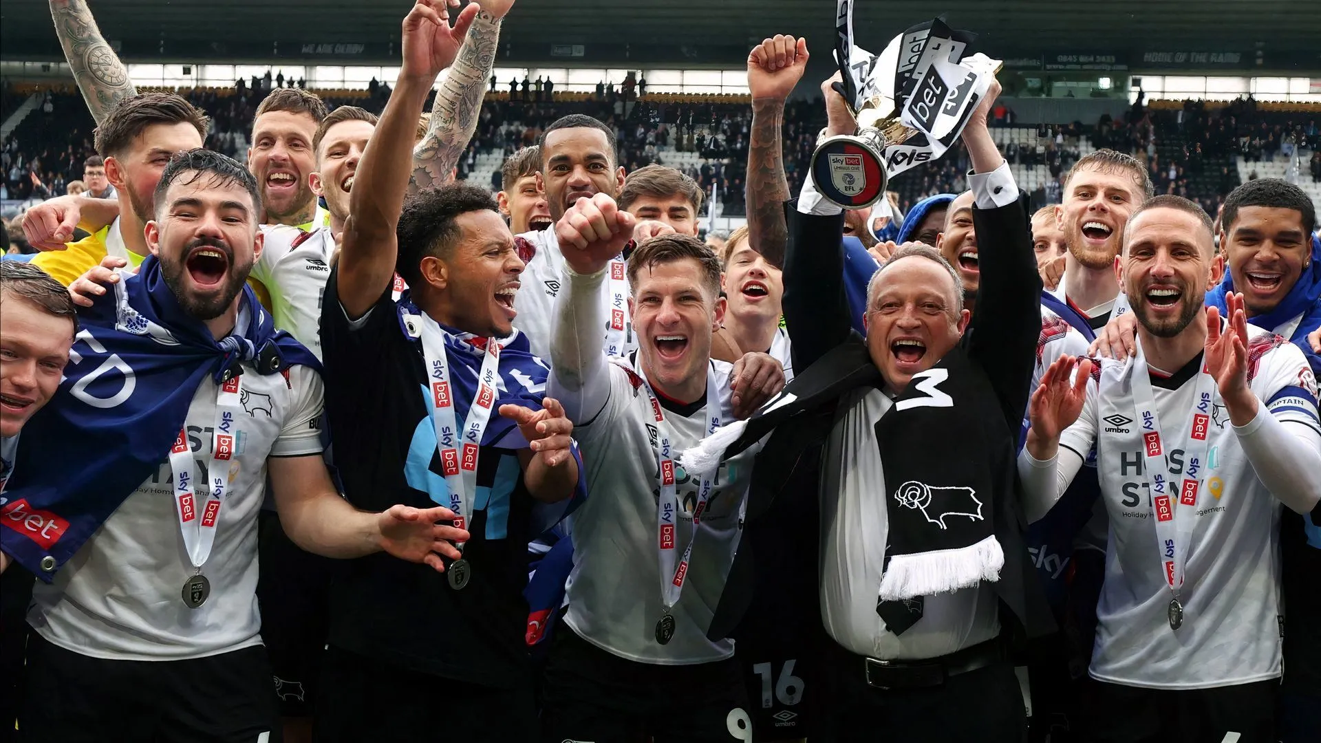 David Clowes chủ sở hữu Derby County cứu đội khỏi phá sản 2022