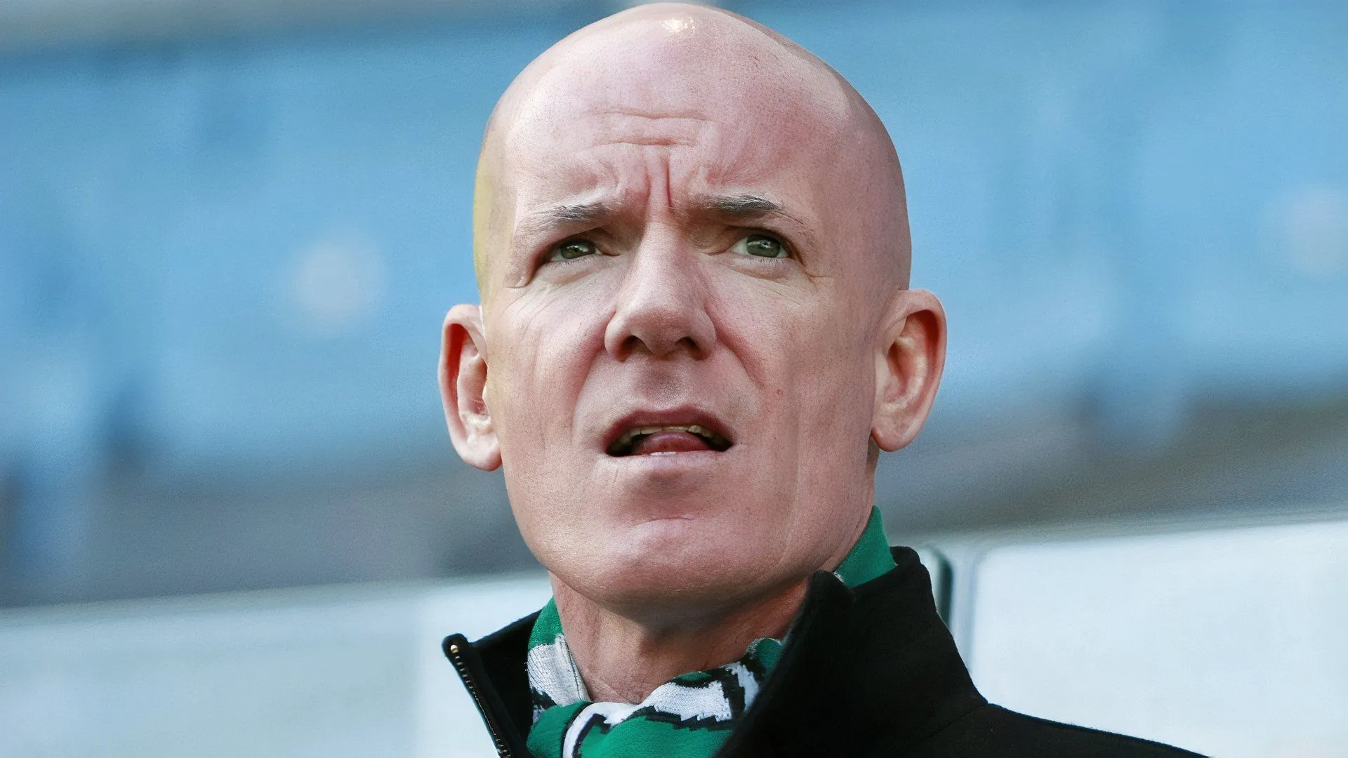 Dermot Gallagher cựu trọng tài Ngoại hạng Anh phân tích tình huống tại CBS Arena