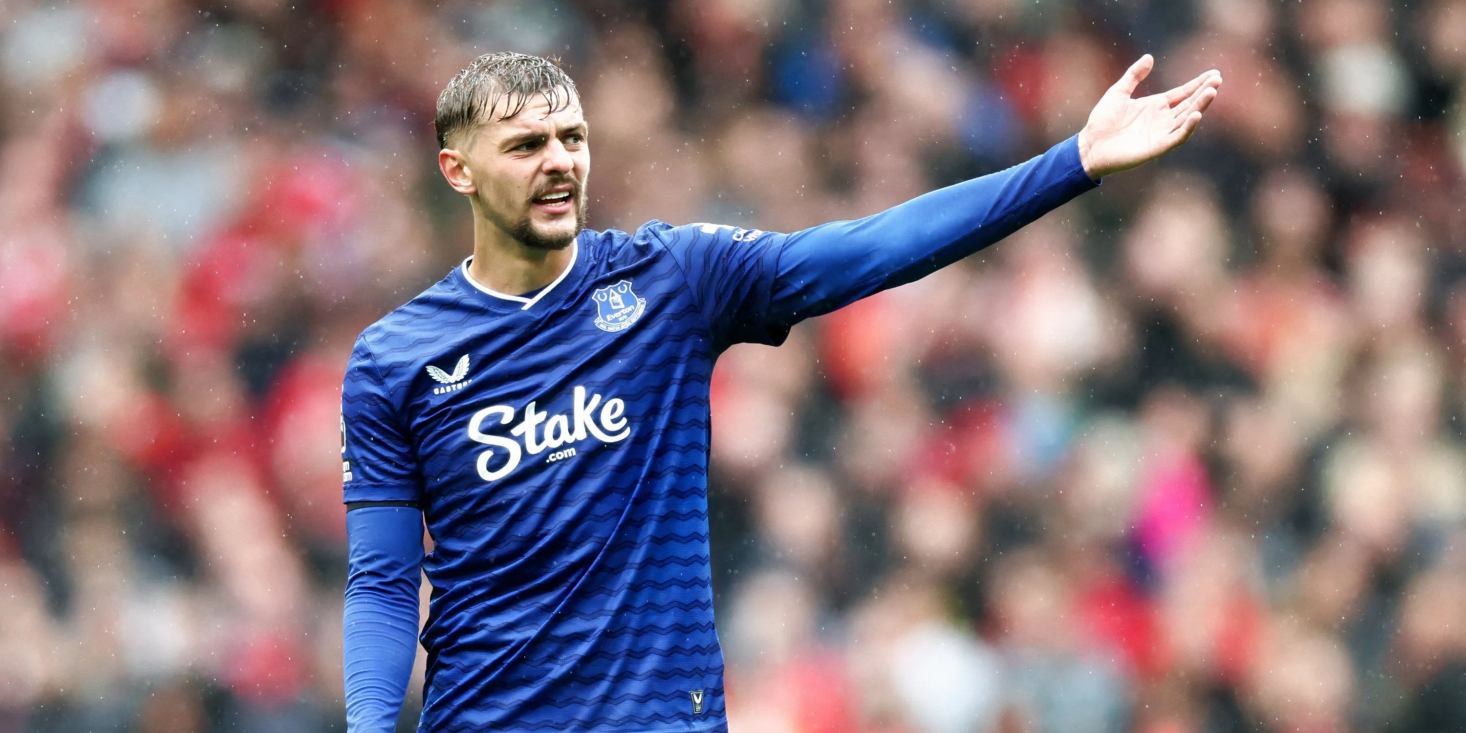 Dewsbury-Hall cầm nhịp trận đấu cho Everton, biểu hiện sự hòa nhập vào hệ thống Moyes
