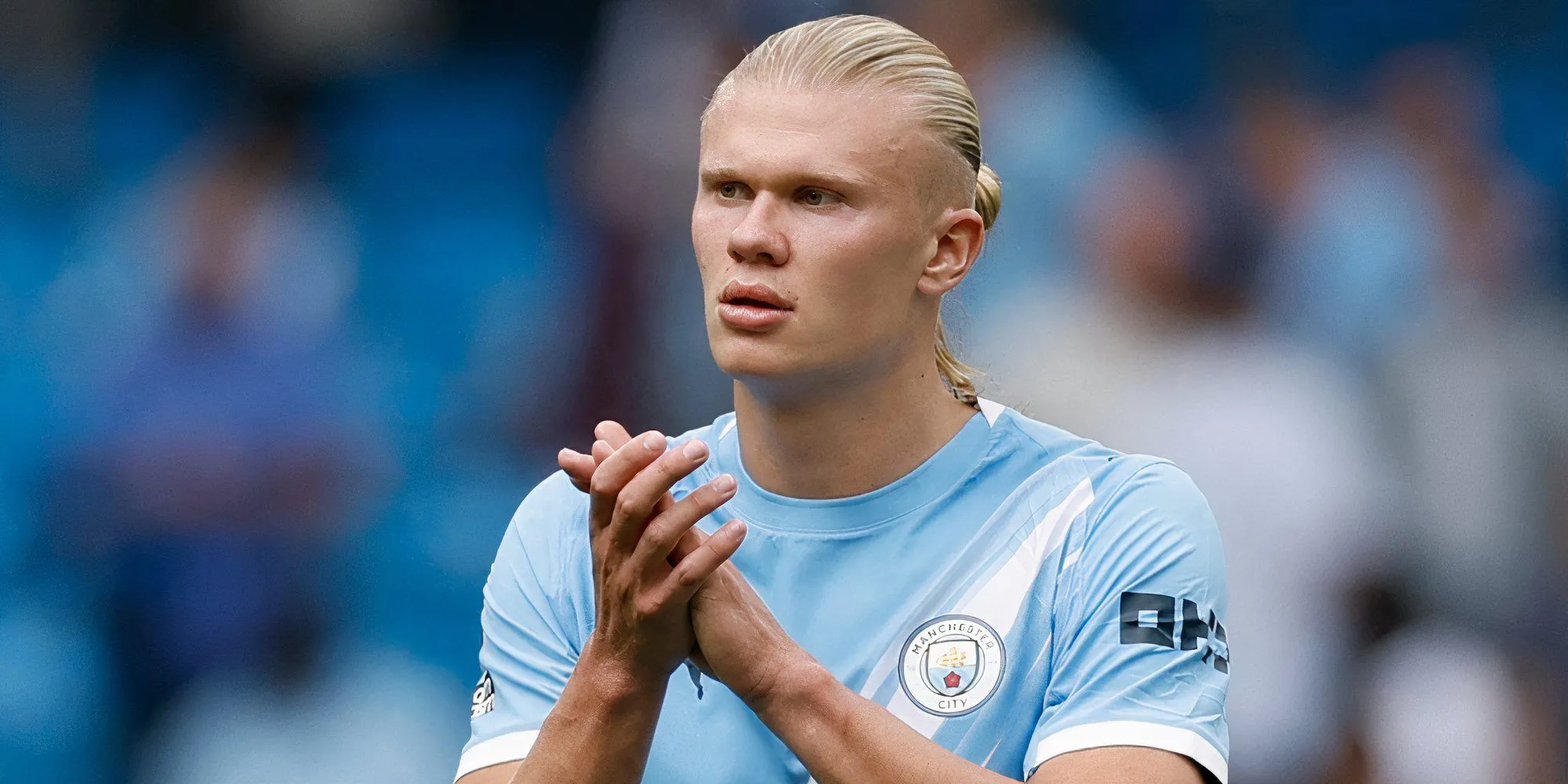 Erling Haaland trong một khoảnh khắc tấn công mùa giải 2025/26