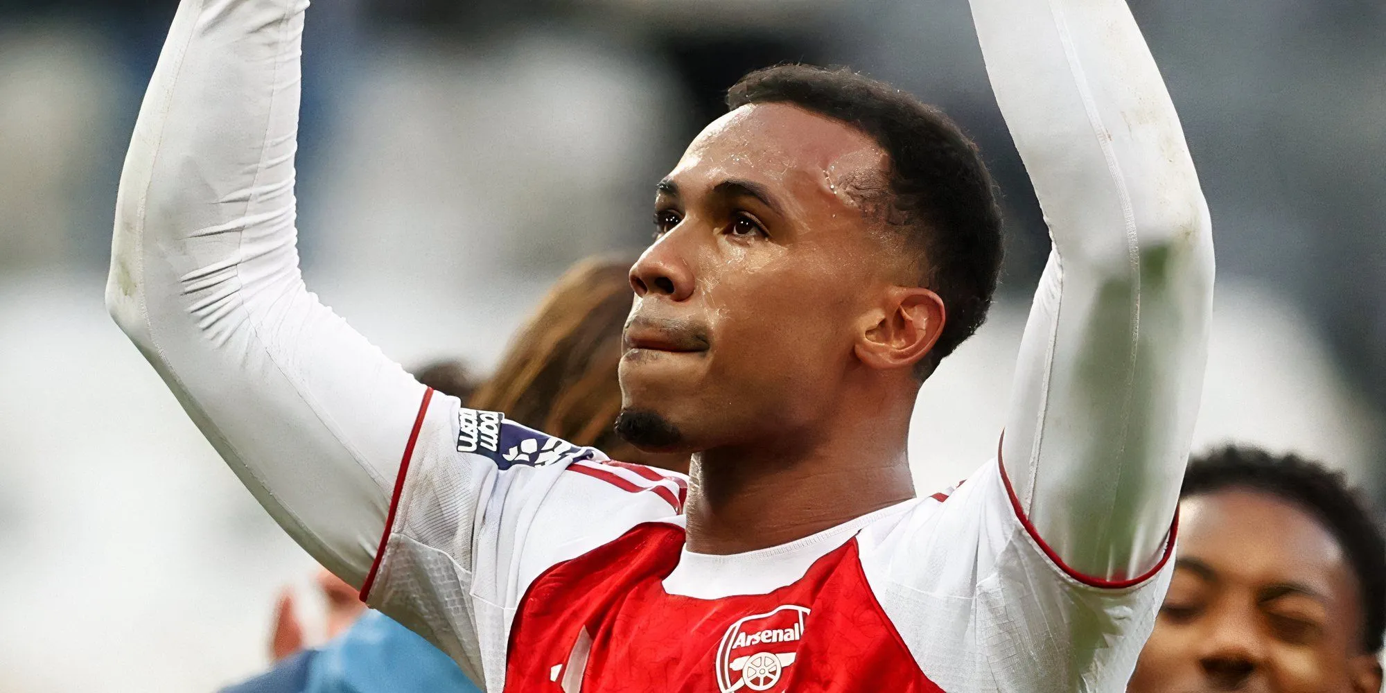 Gabriel Magalhães trong màu áo Arsenal, biểu tượng hàng thủ đội bóng