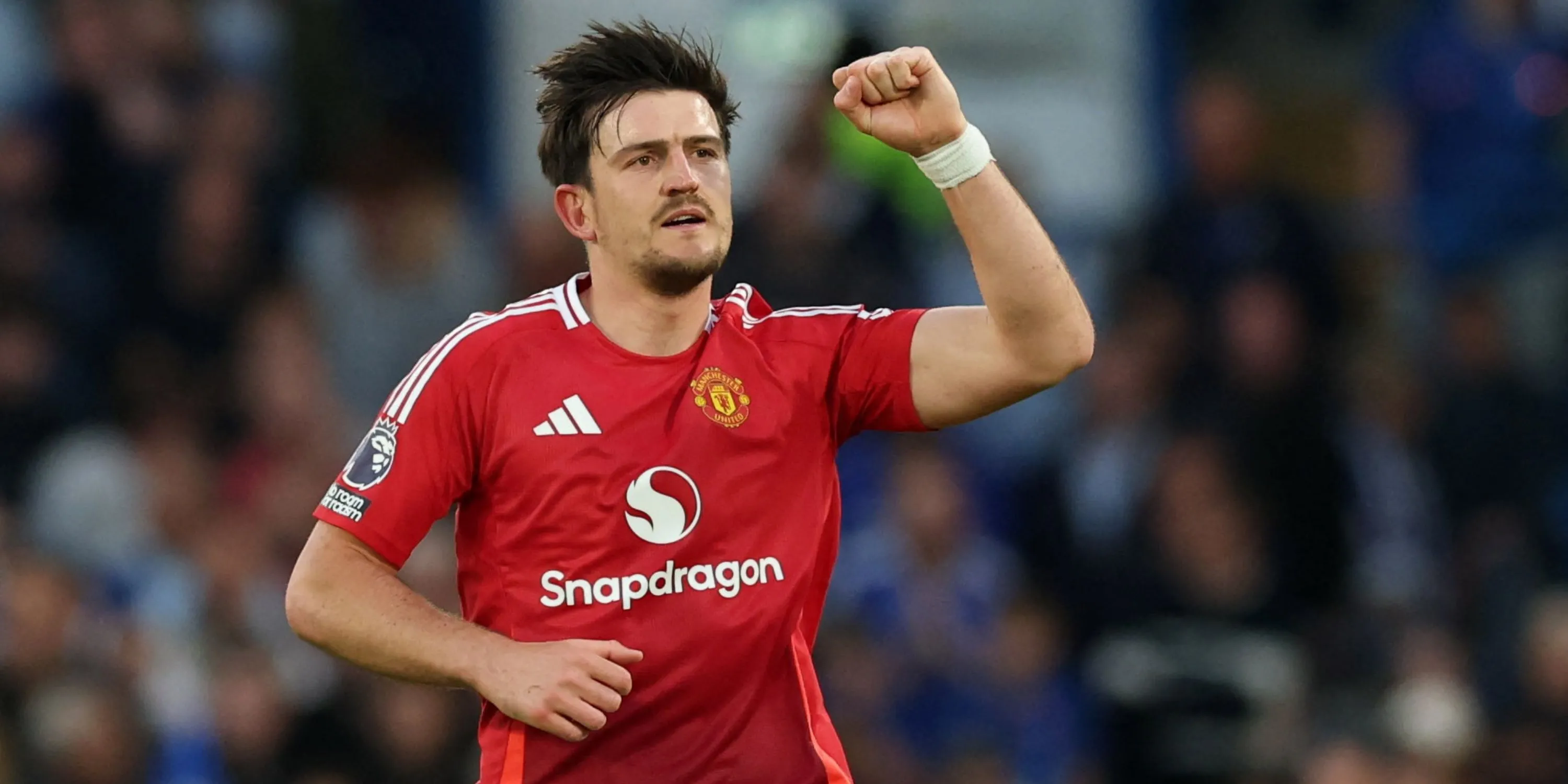 Harry Maguire ăn mừng bàn thắng tại Anfield, hình ảnh cho thấy tầm ảnh hưởng của trung vệ này với Man United