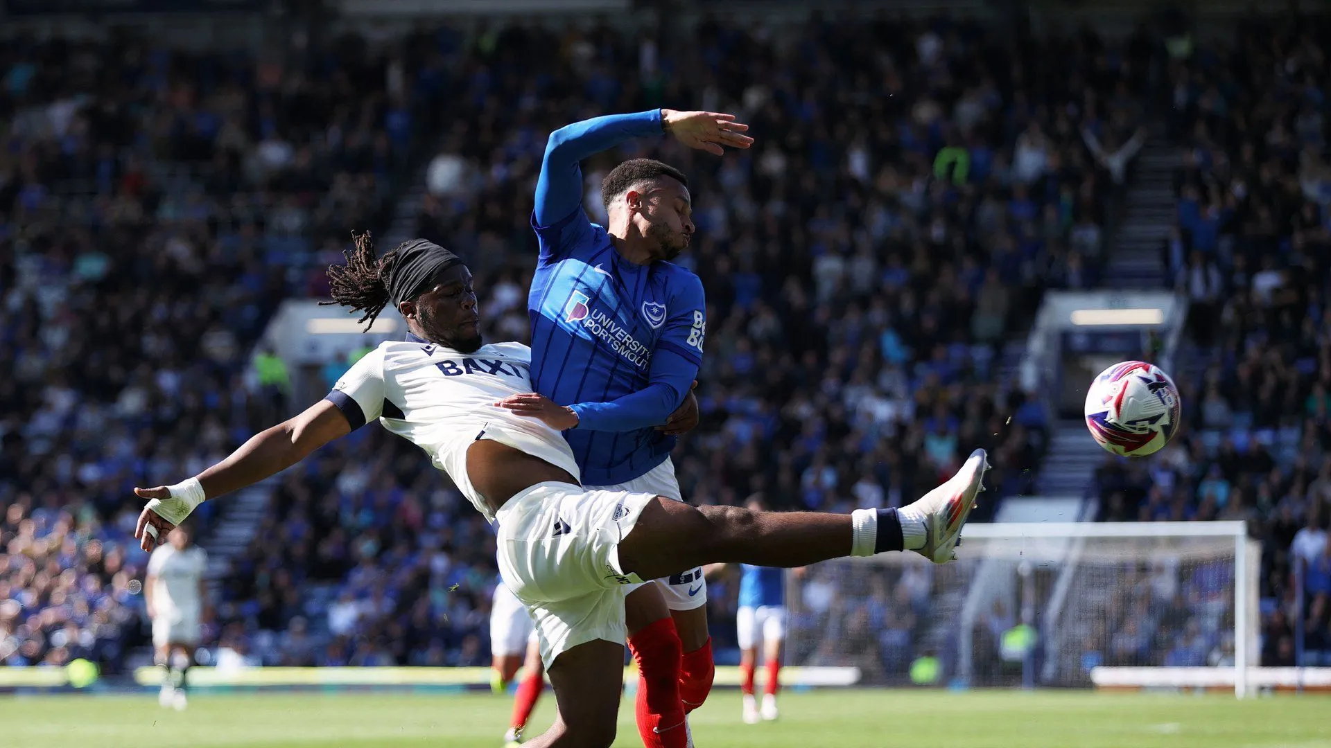 Josh Murphy trong màu áo Portsmouth tấn công biên, biểu tượng chuyền và kiến tạo