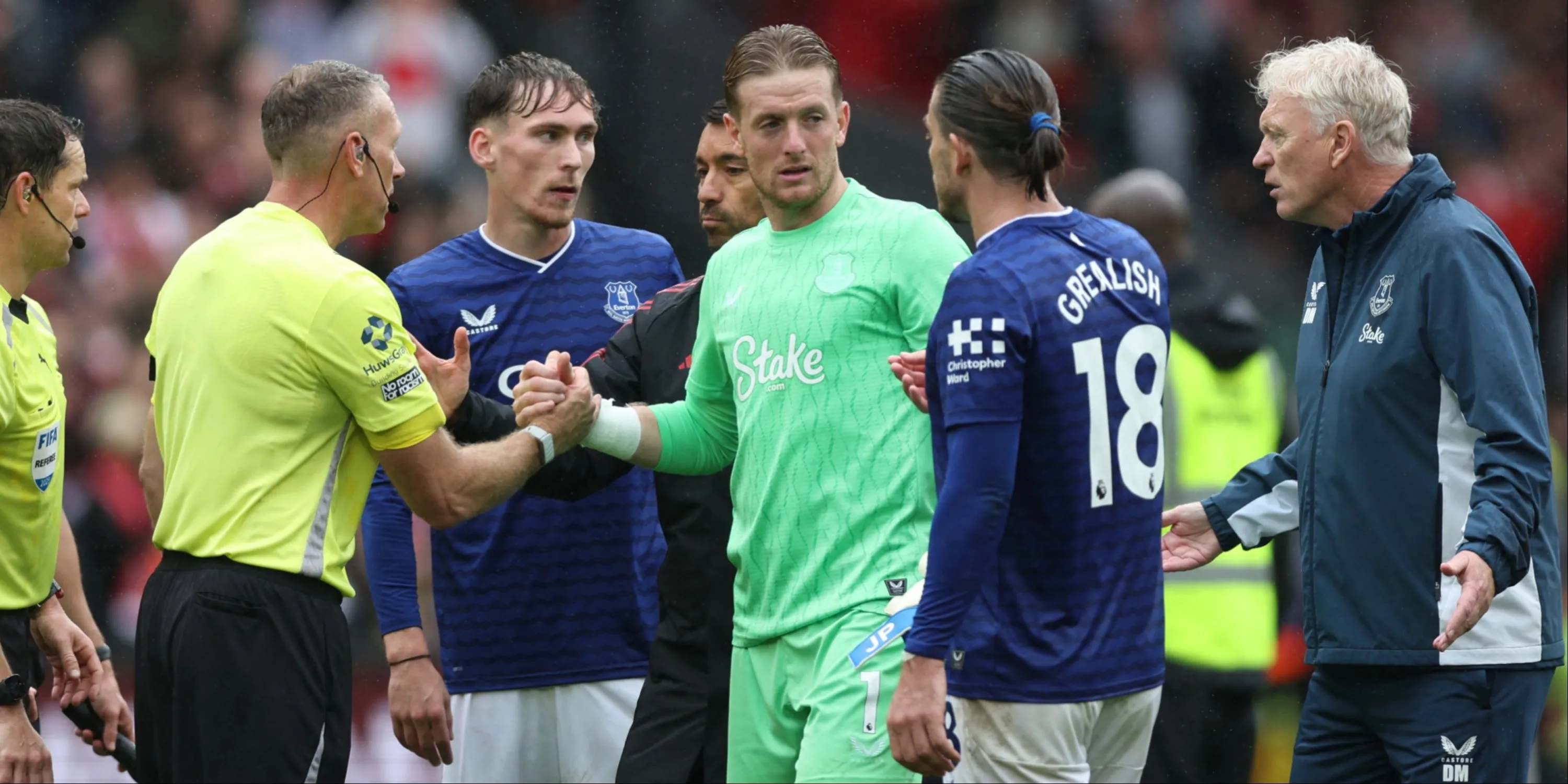 Kiernan Dewsbury-Hall của Everton nhận 5 thẻ vàng và bị treo giò một trận