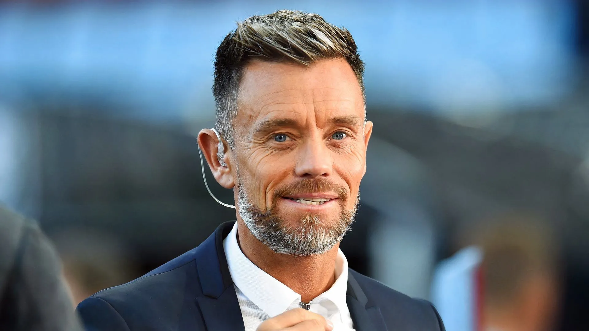 Lee Hendrie bình luận Reading sa thải Noel Hunt và đề xuất ứng viên HLV