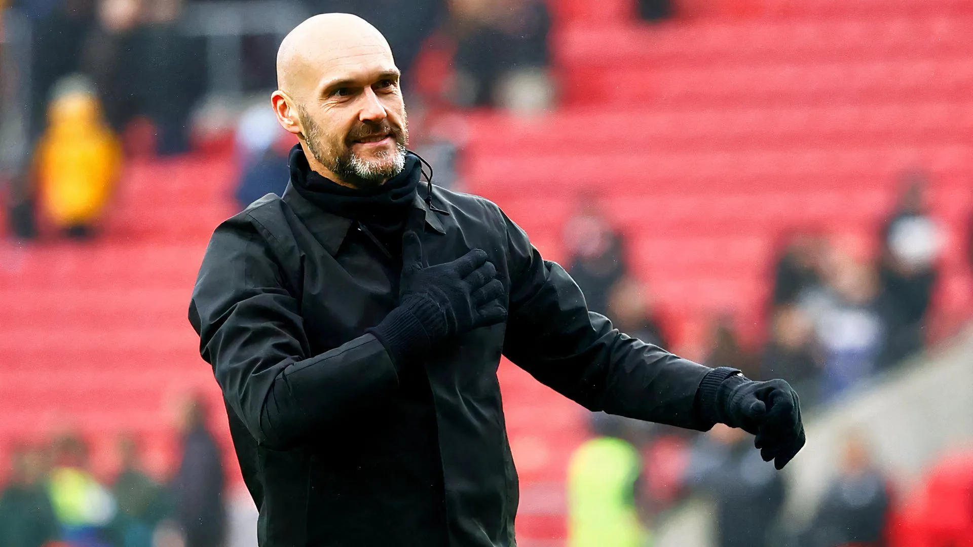 Luke Williams trên băng ghế huấn luyện của Swansea City, biểu tượng chiến thuật pressing và tổ chức hàng công