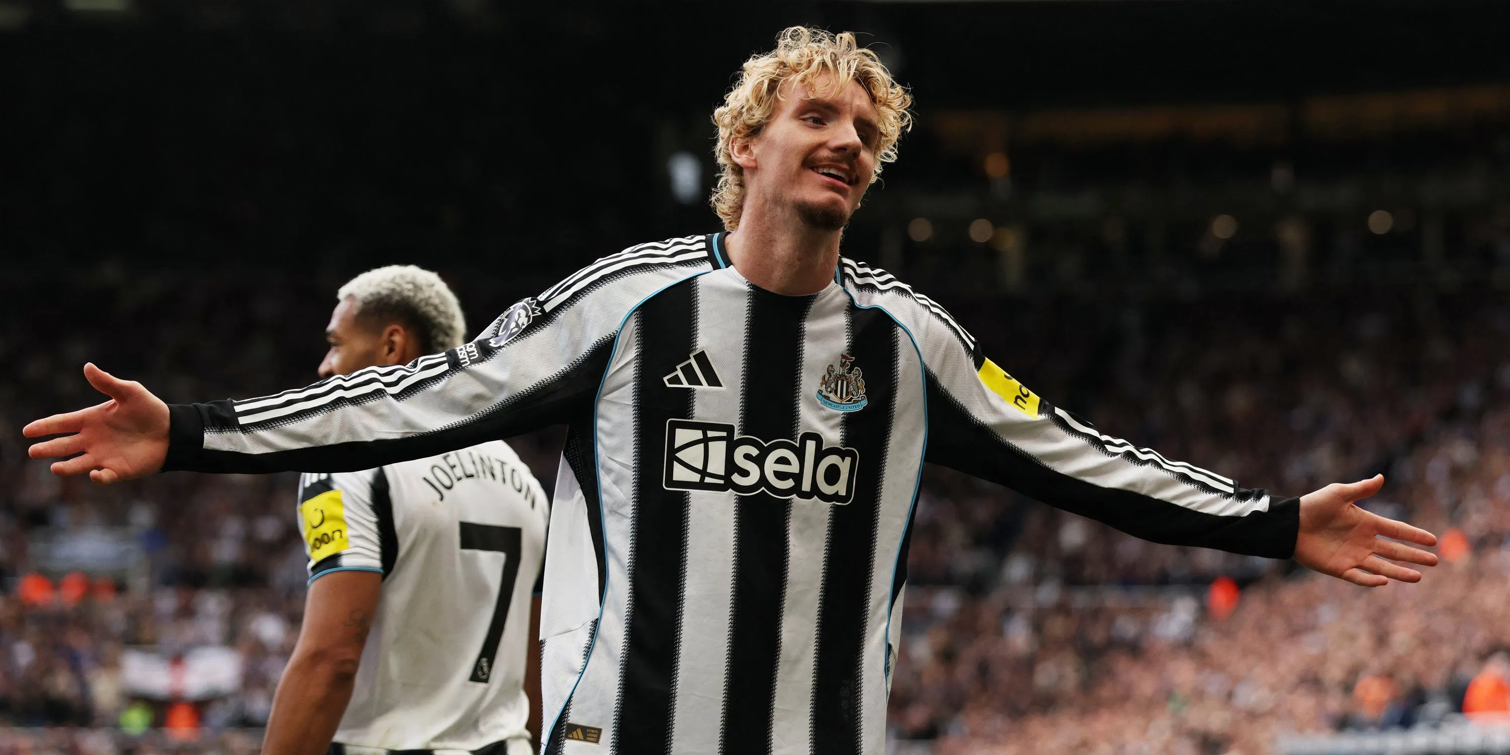 Nick Woltemade ăn mừng bàn thắng cho Newcastle, biểu tượng của khởi đầu ấn tượng