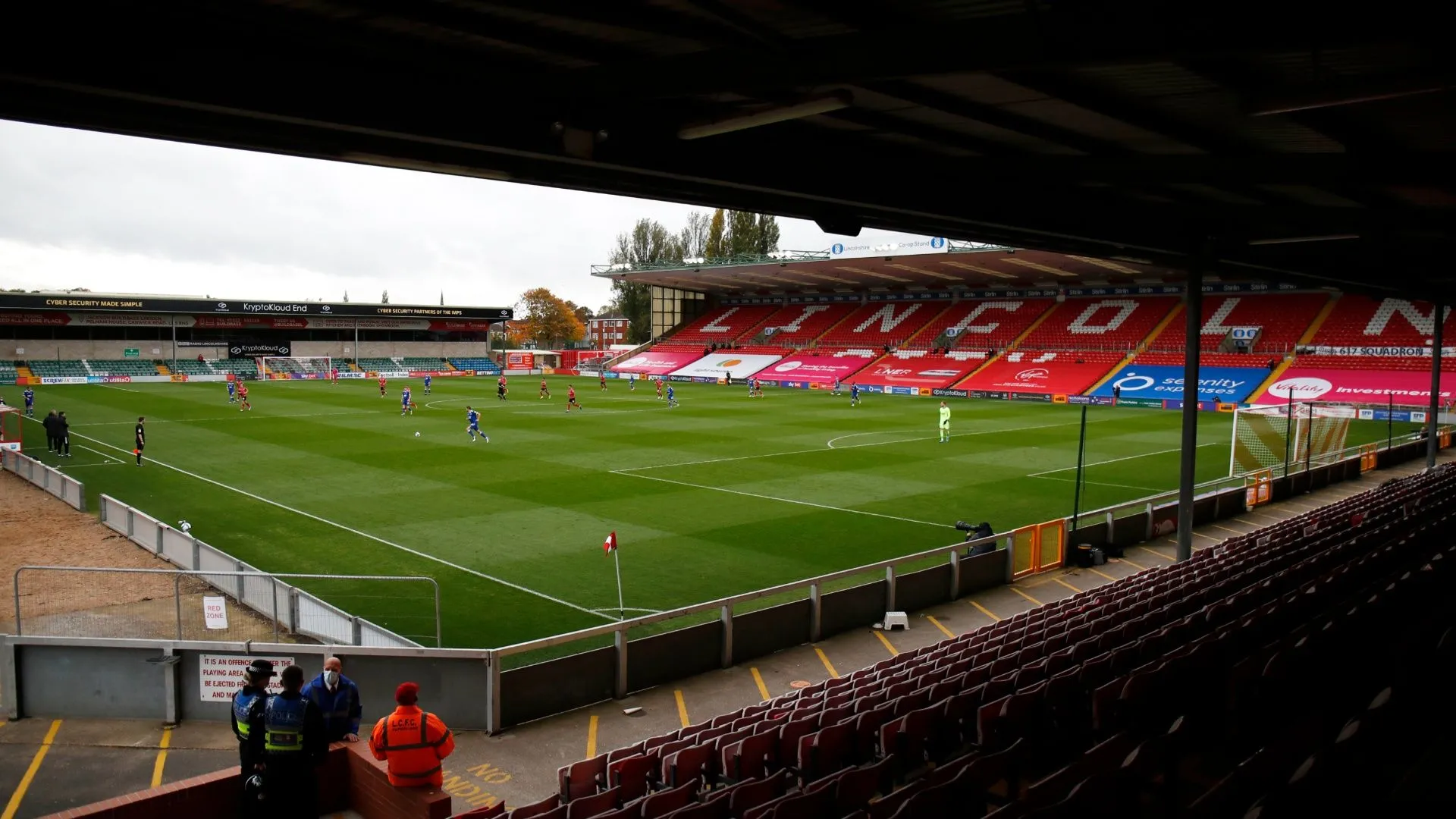 Sân vận động LNER, biểu tượng bầu không khí League One nơi Wales có thể tạo ảnh hưởng khi được cho mượn